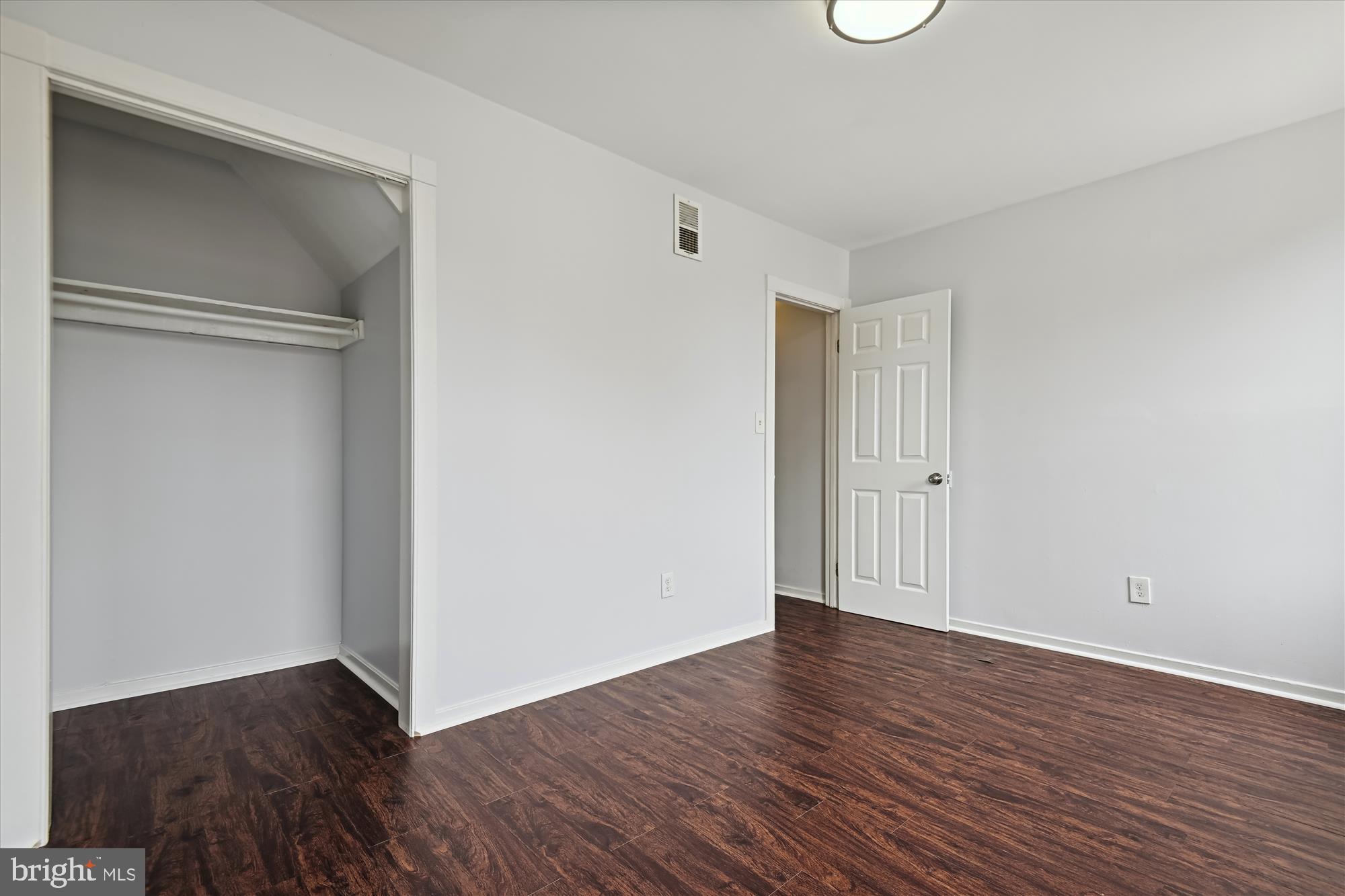 HOLLINS MARKET - Residential