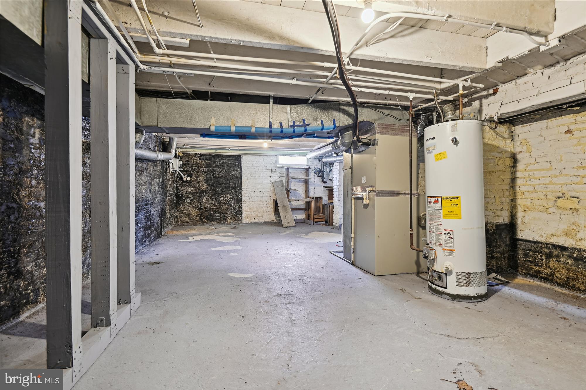 HOLLINS MARKET - Residential