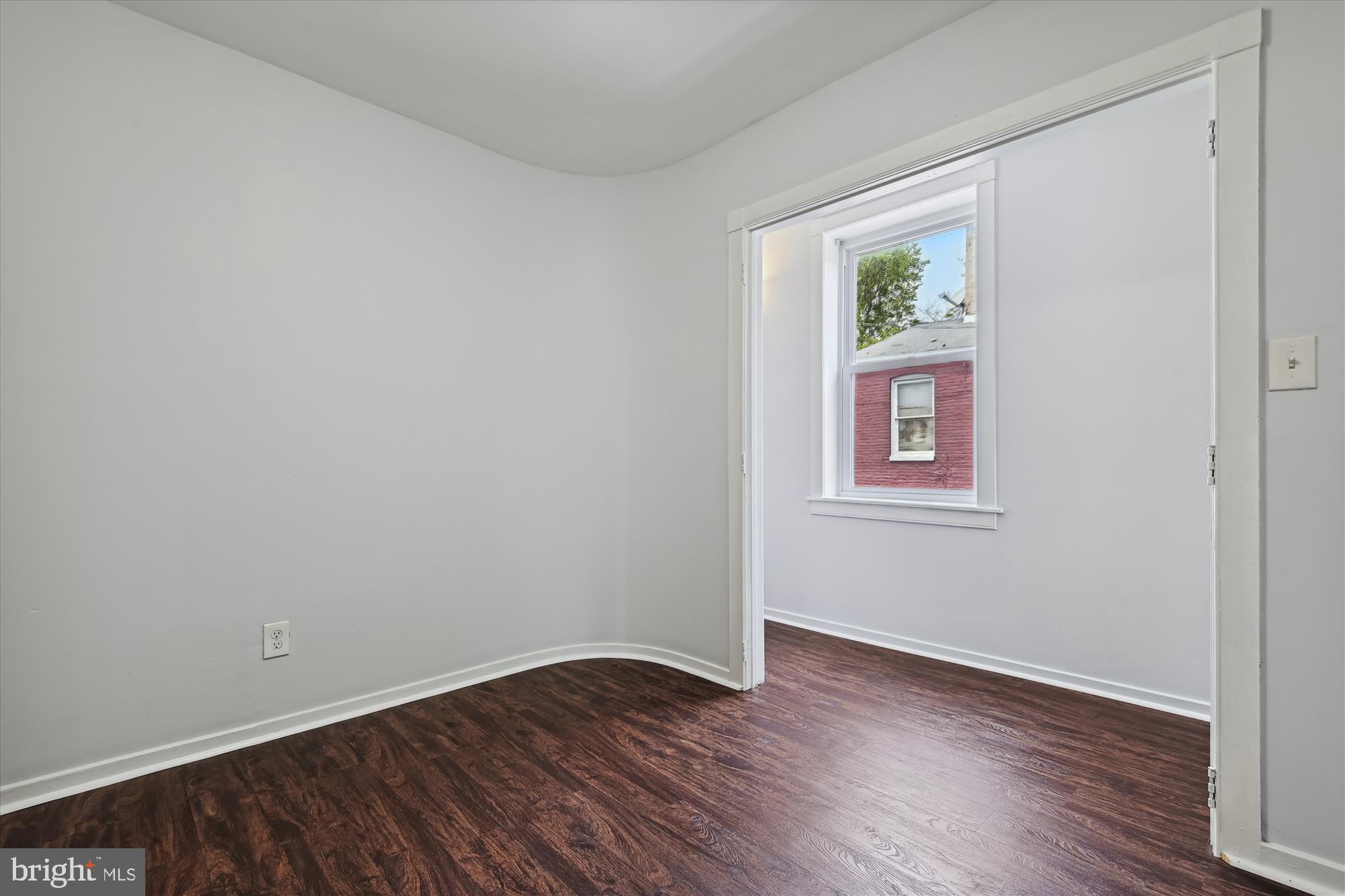 HOLLINS MARKET - Residential