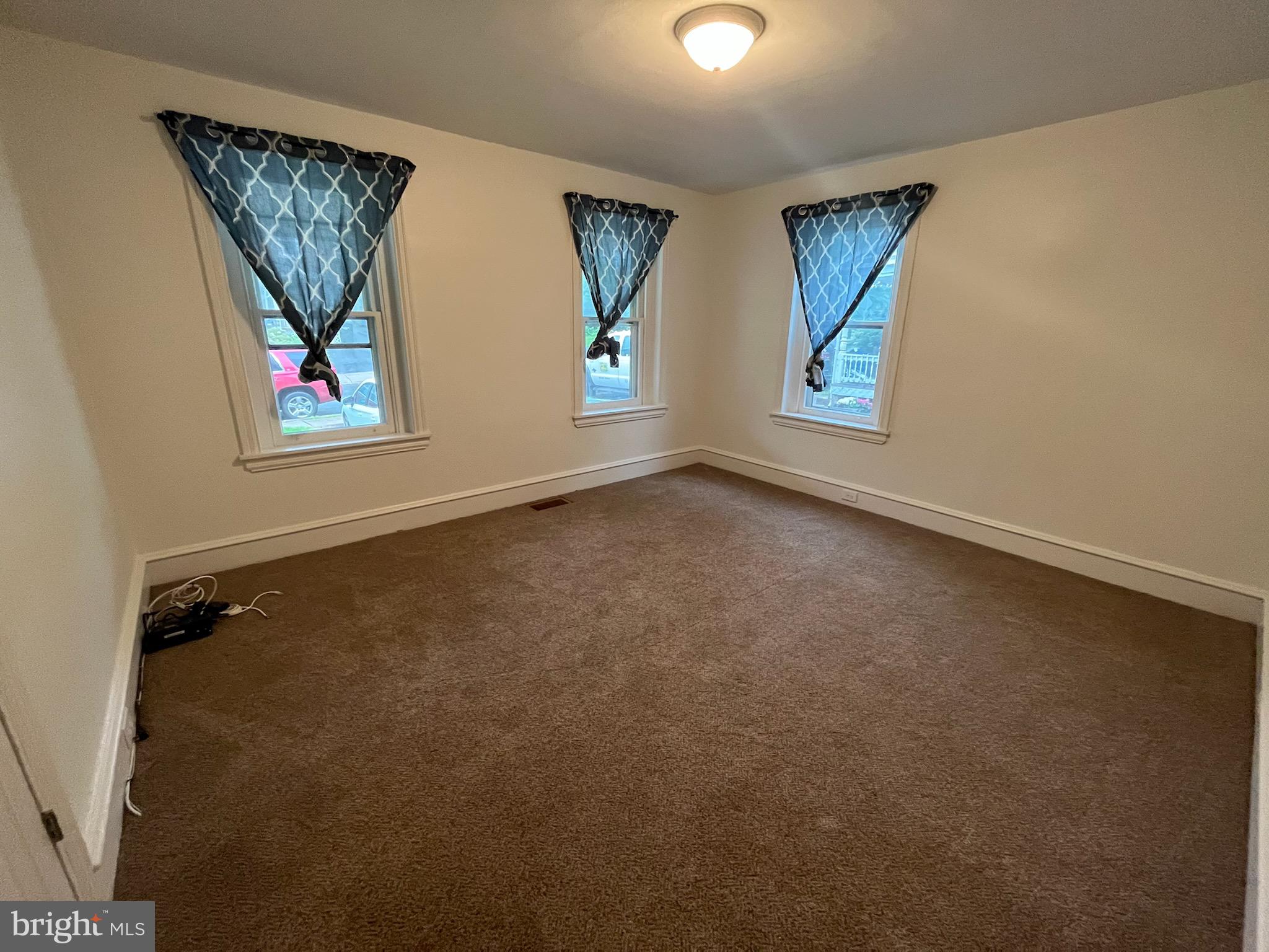 WILLOW GROVE - Residential Lease