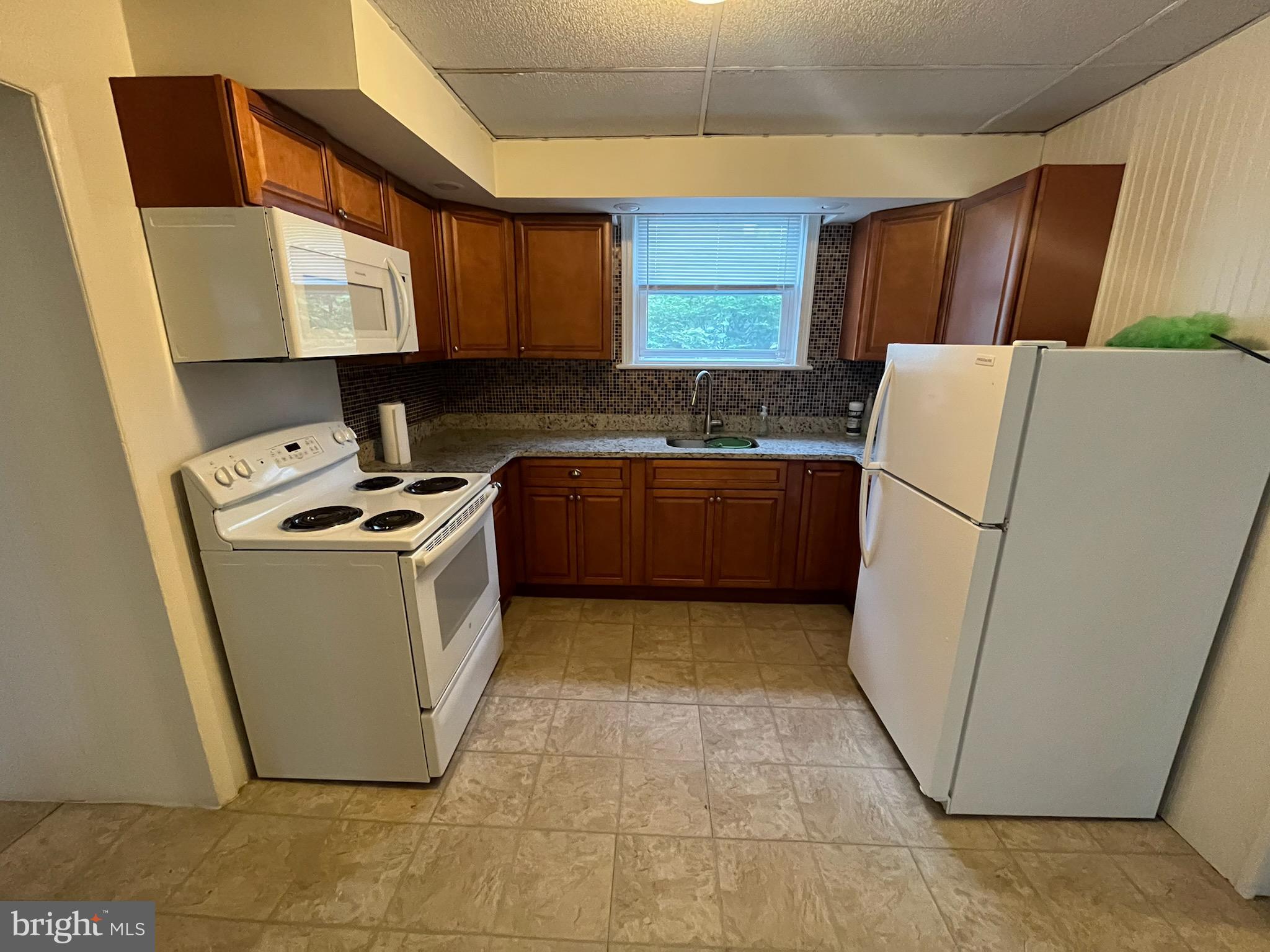 WILLOW GROVE - Residential Lease