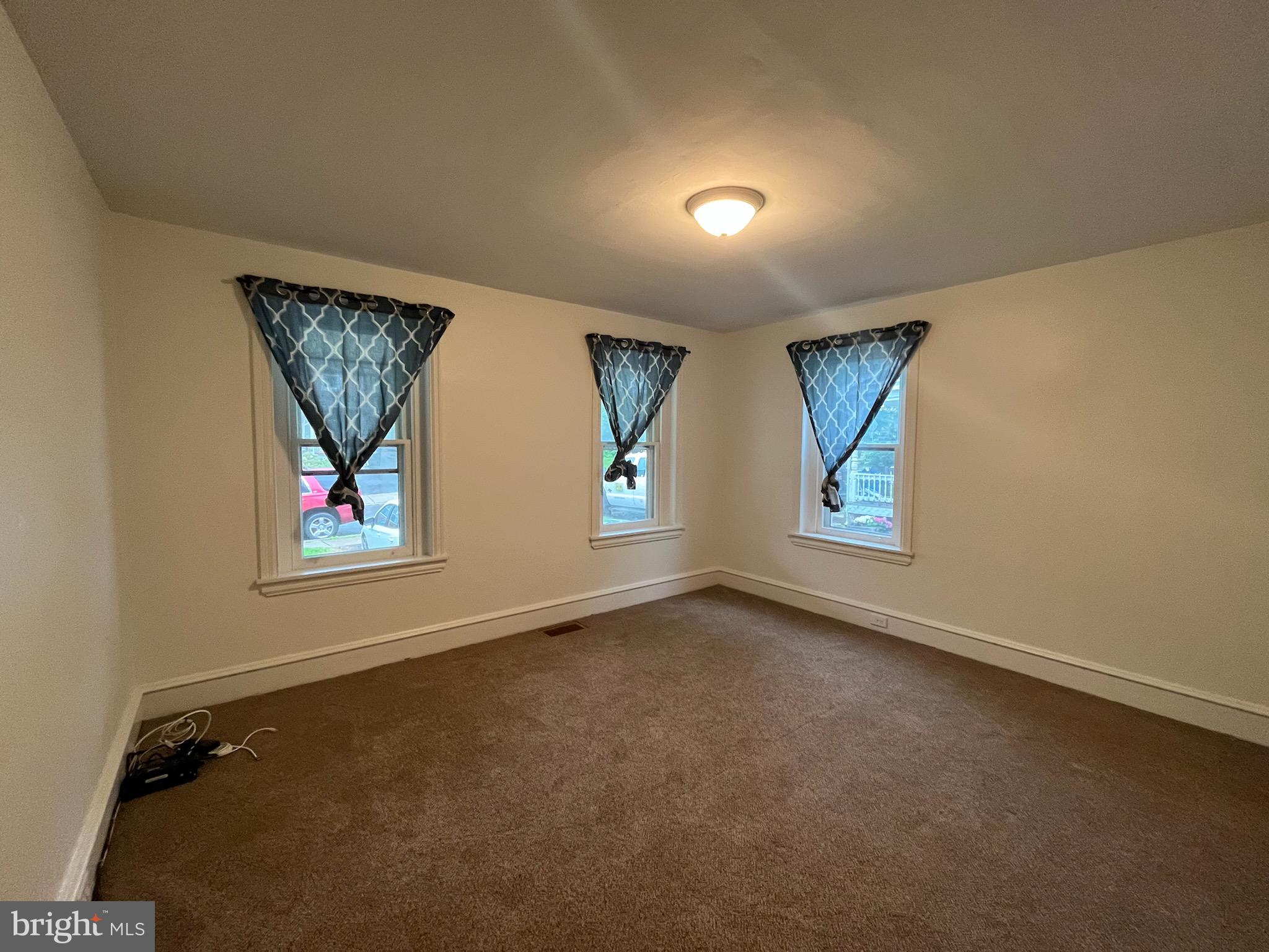 WILLOW GROVE - Residential Lease