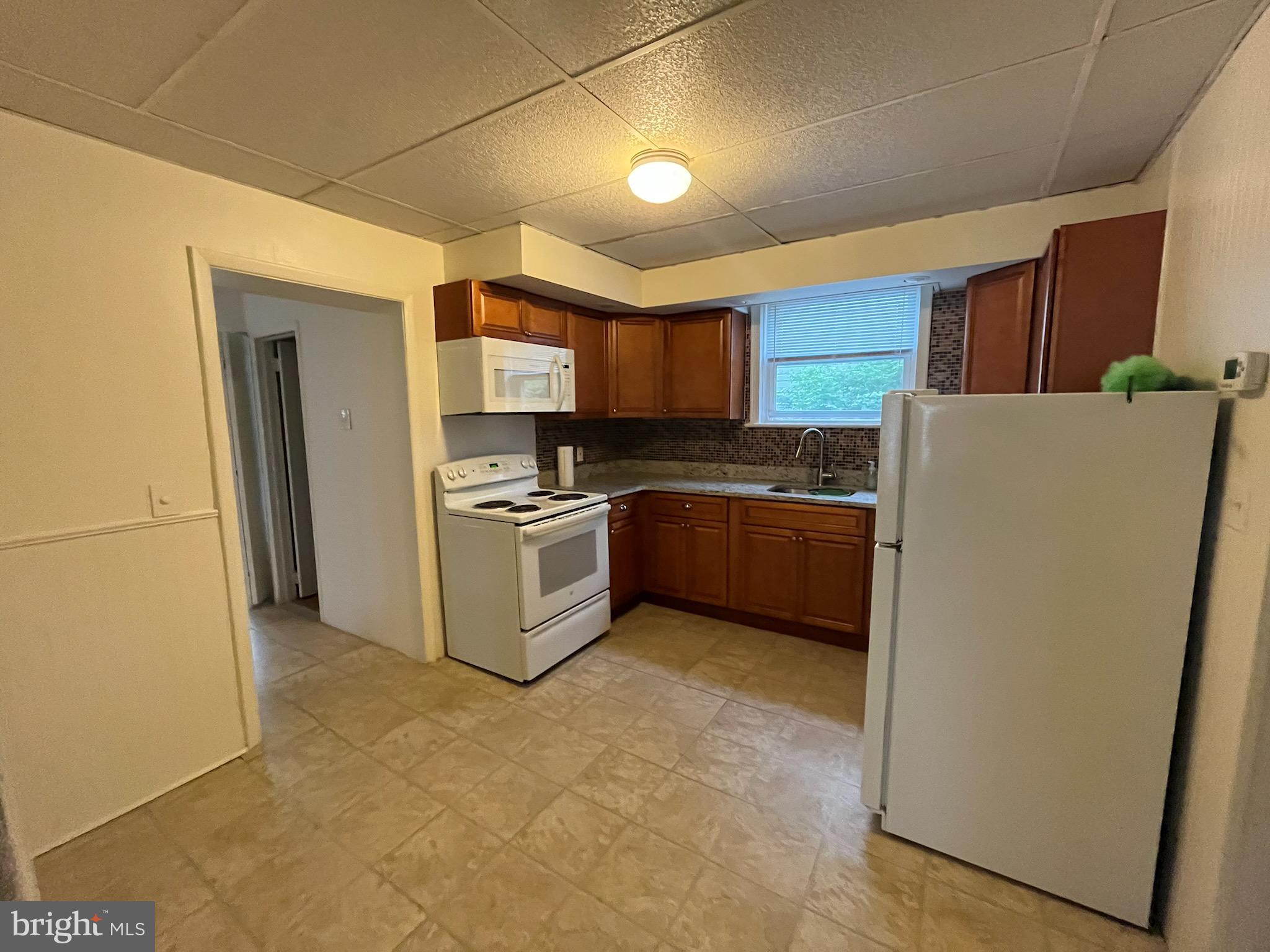 WILLOW GROVE - Residential Lease