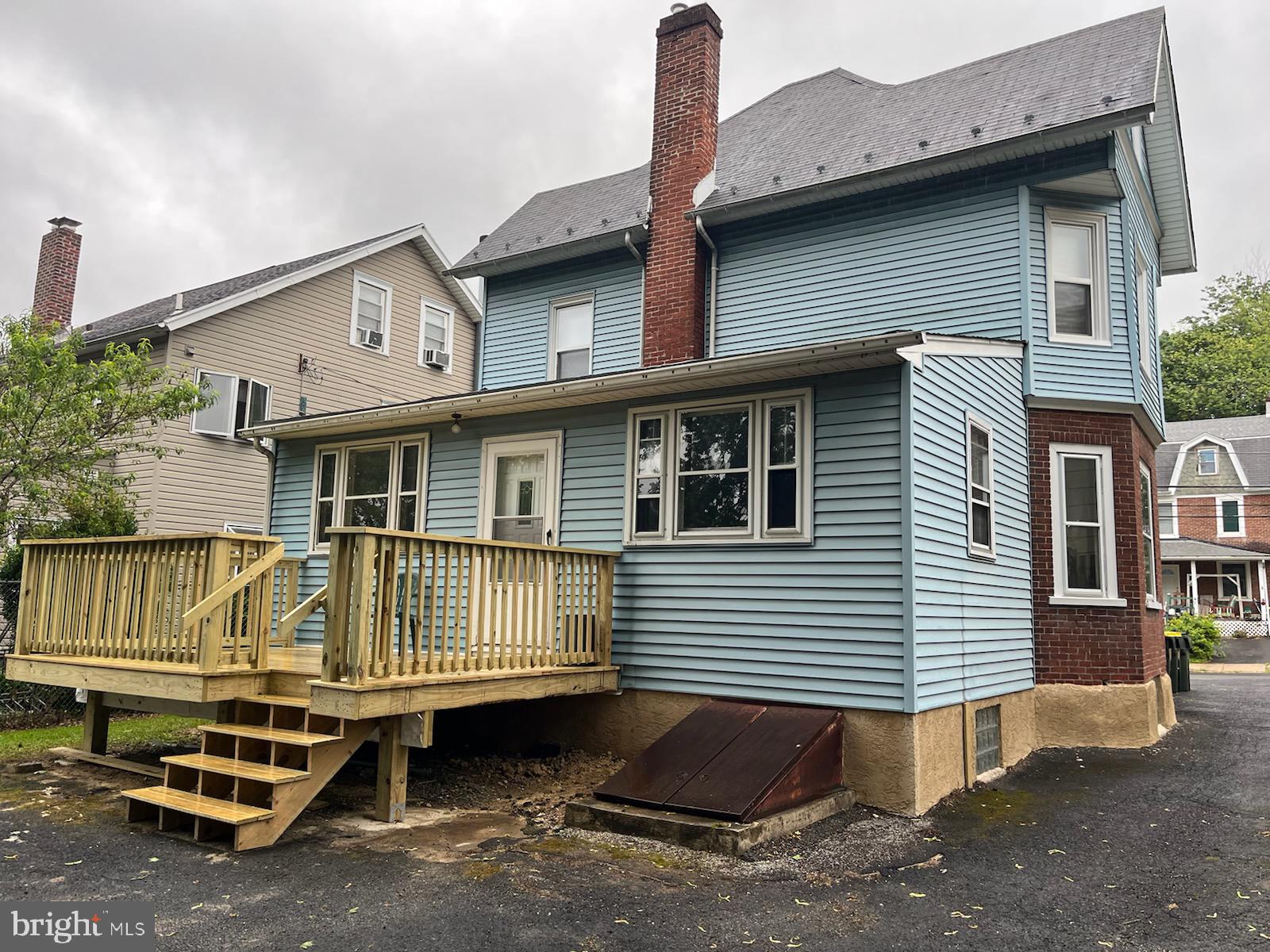 WILLOW GROVE - Residential Lease