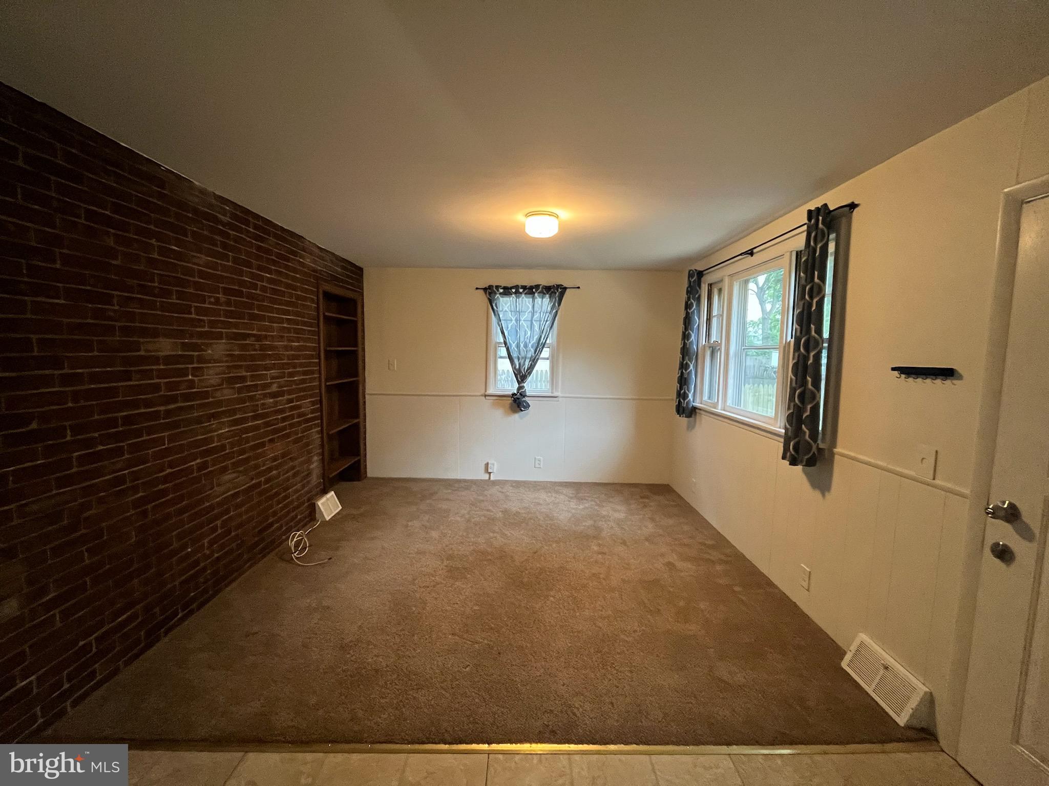 WILLOW GROVE - Residential Lease