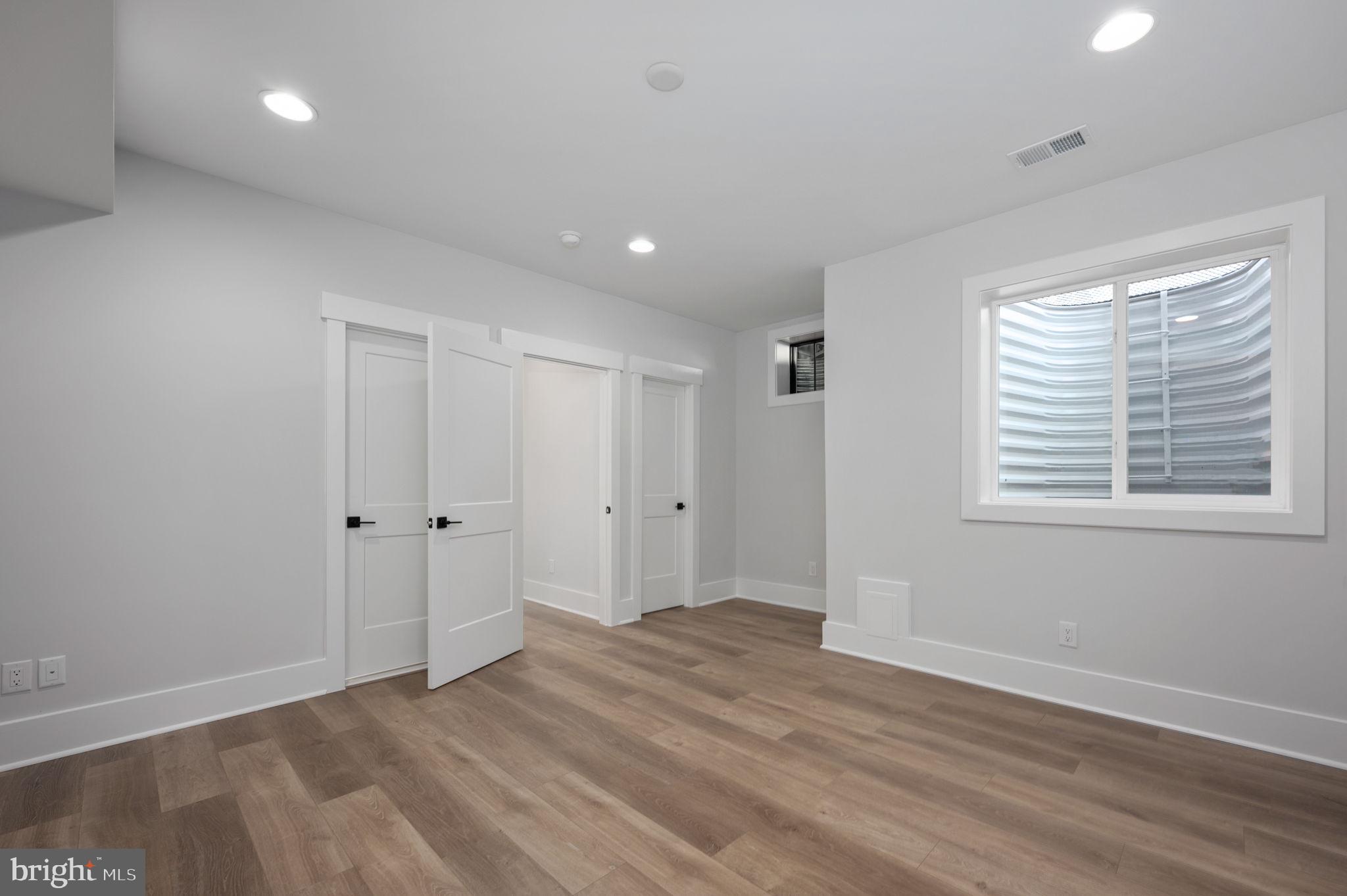 VIENNA WOODS - Residential