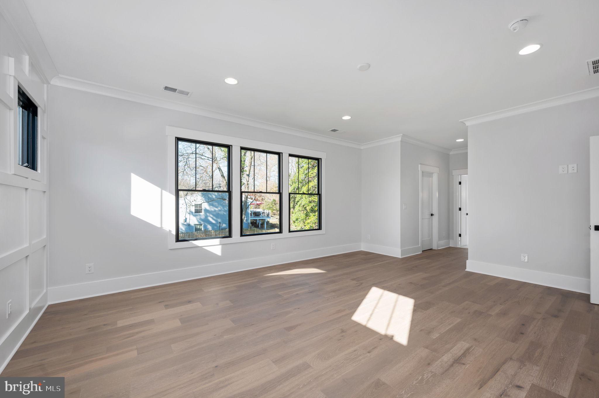 VIENNA WOODS - Residential