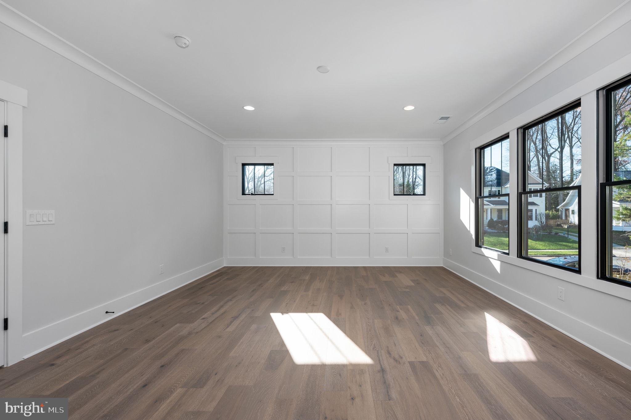 VIENNA WOODS - Residential