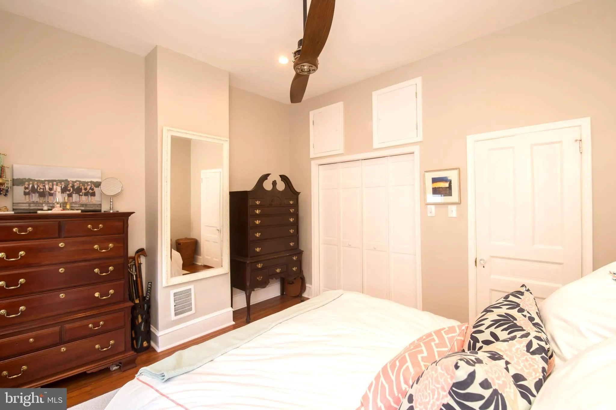 Philadelphia, Pennsylvania 19130, United States, 3 Bedrooms Bedrooms, ,1 BathroomBathrooms,Residential,Pending,7649