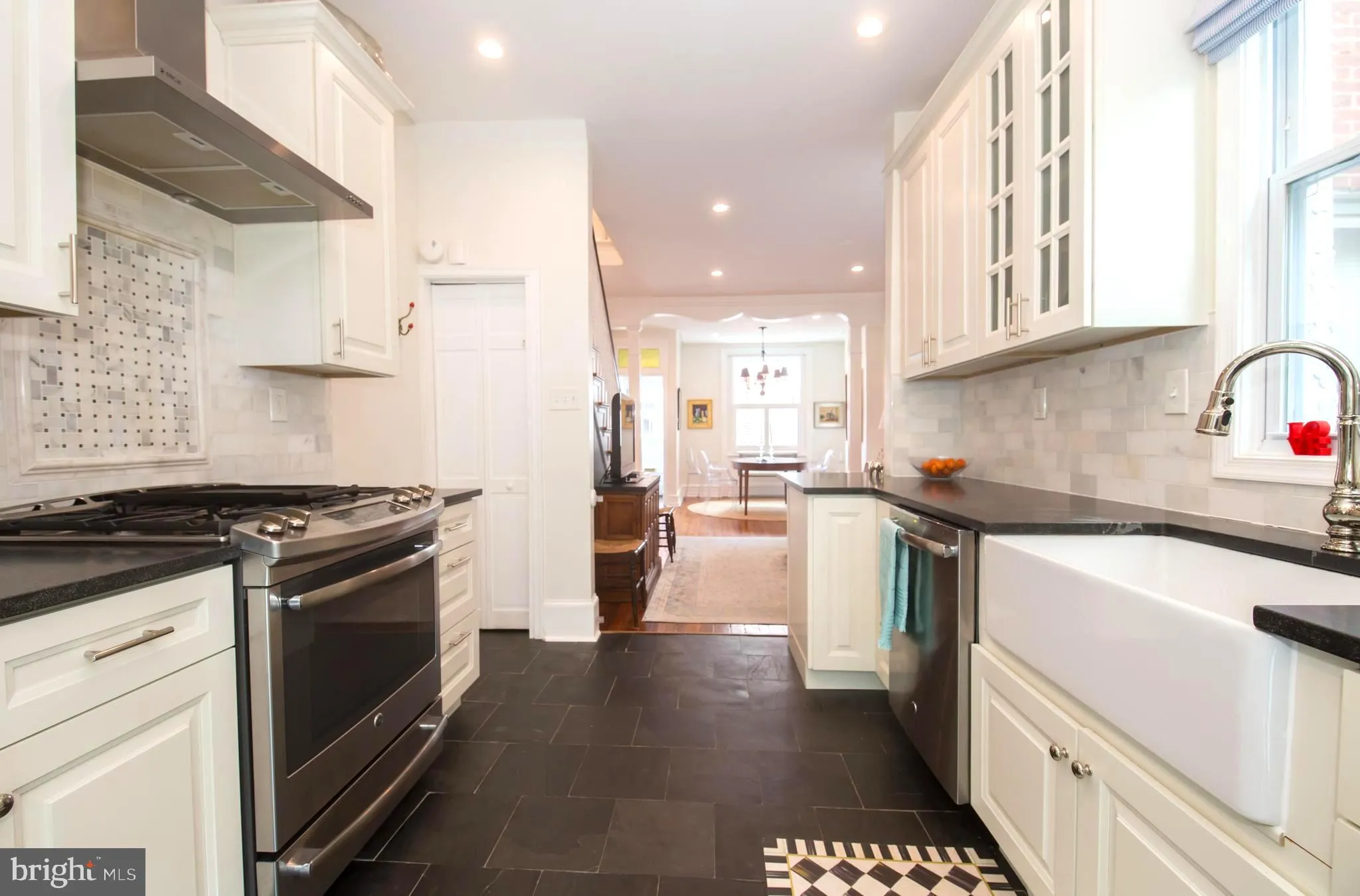 Philadelphia, Pennsylvania 19130, United States, 3 Bedrooms Bedrooms, ,1 BathroomBathrooms,Residential,Pending,7649