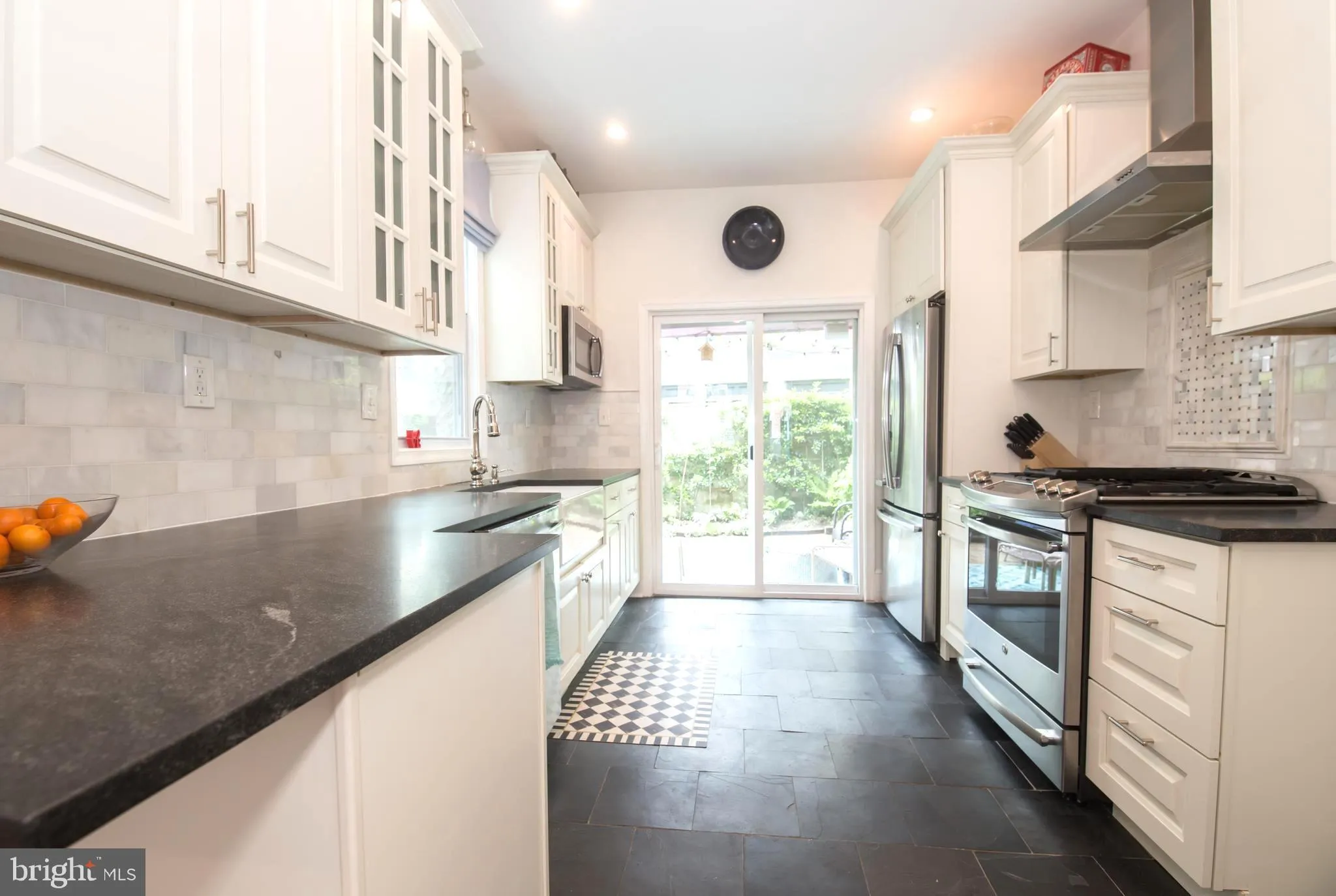 Philadelphia, Pennsylvania 19130, United States, 3 Bedrooms Bedrooms, ,1 BathroomBathrooms,Residential,Pending,7649