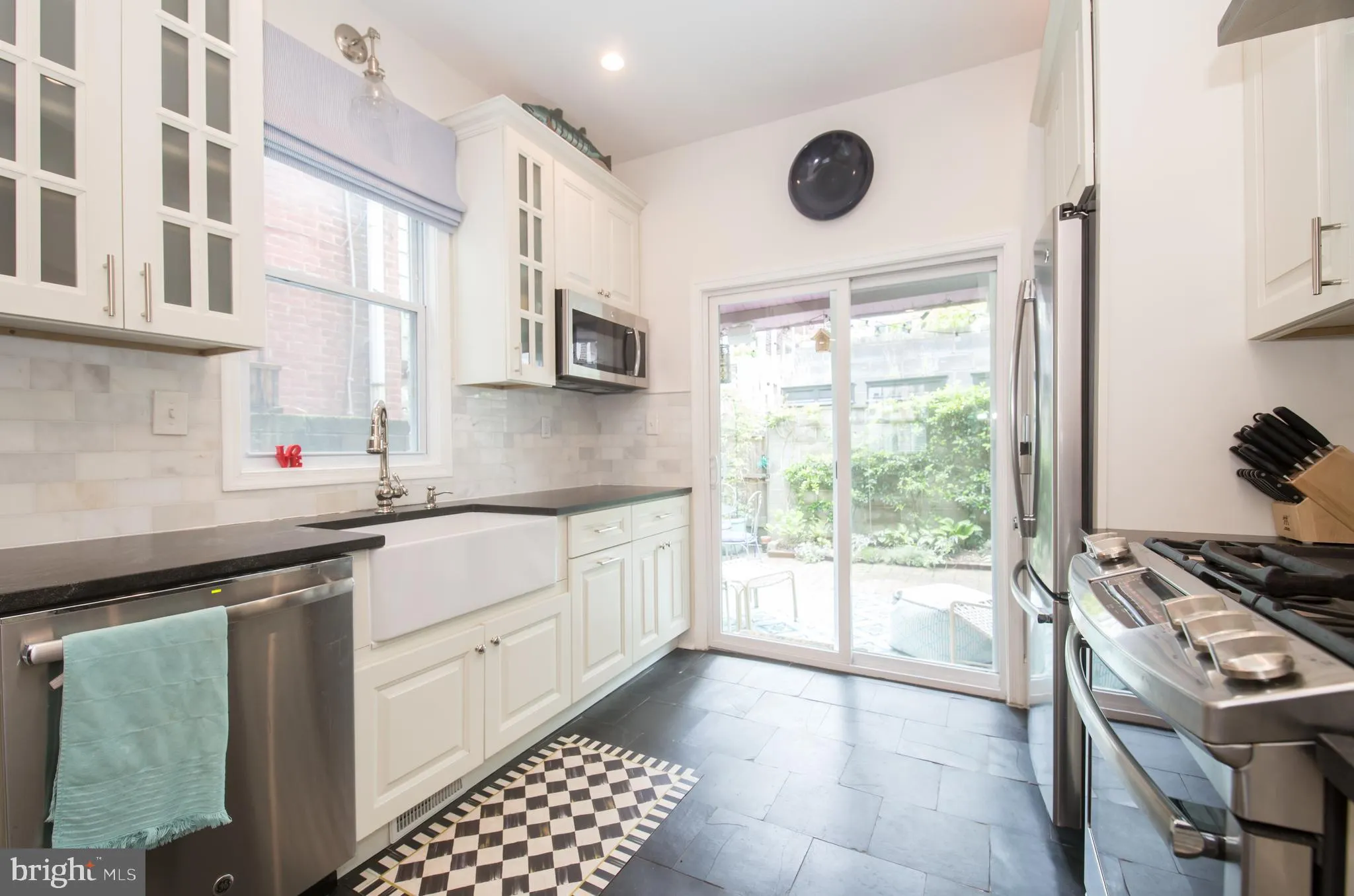 Philadelphia, Pennsylvania 19130, United States, 3 Bedrooms Bedrooms, ,1 BathroomBathrooms,Residential,Pending,7649