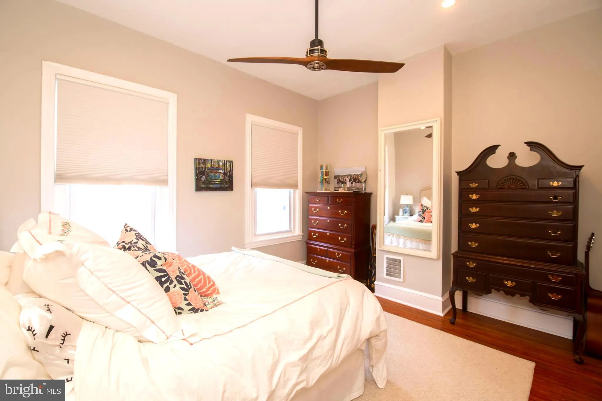 Philadelphia, Pennsylvania 19130, United States, 3 Bedrooms Bedrooms, ,1 BathroomBathrooms,Residential,Pending,7649