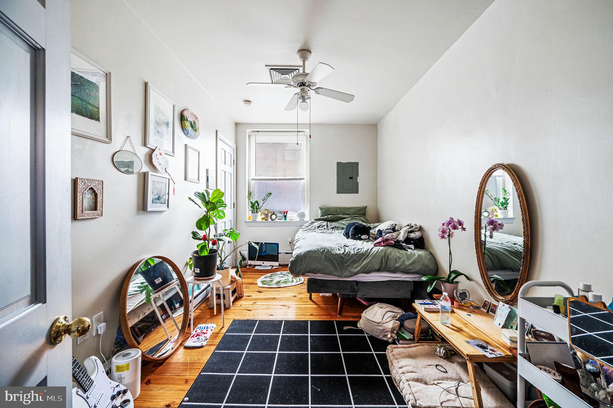 QUEEN VILLAGE - Residential Income