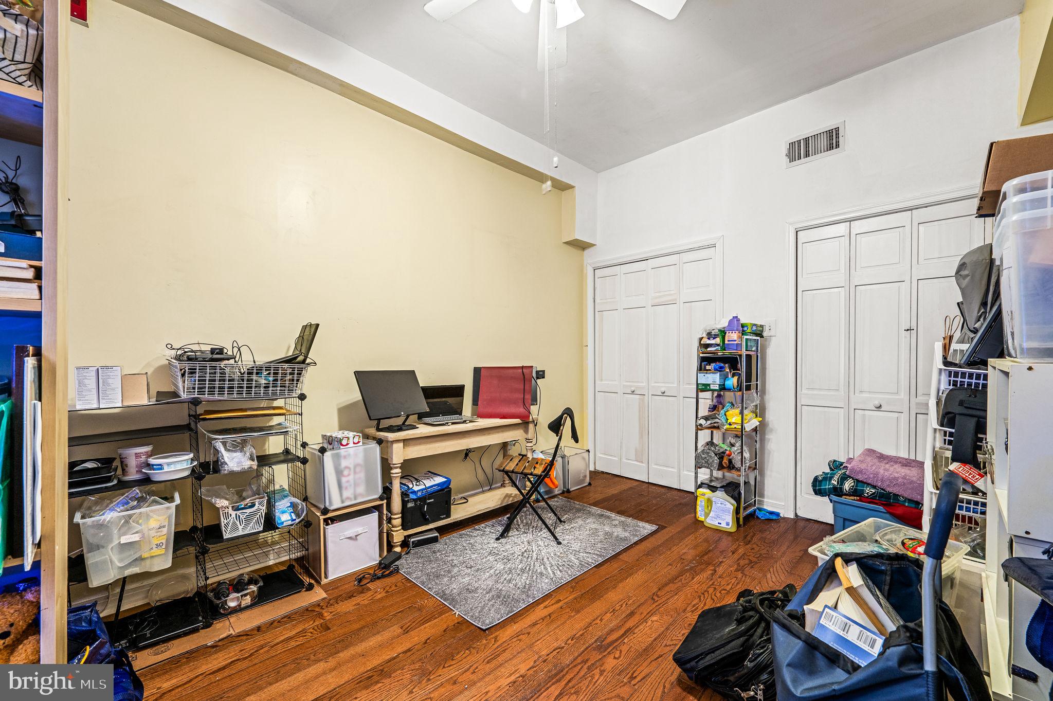 QUEEN VILLAGE - Residential Income