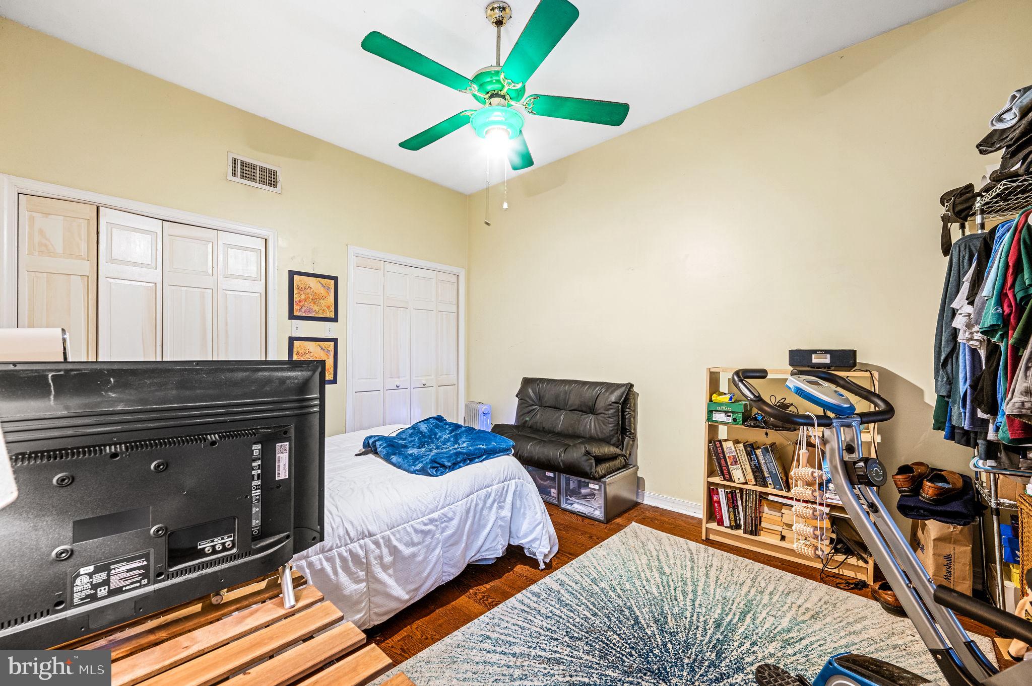 QUEEN VILLAGE - Residential Income