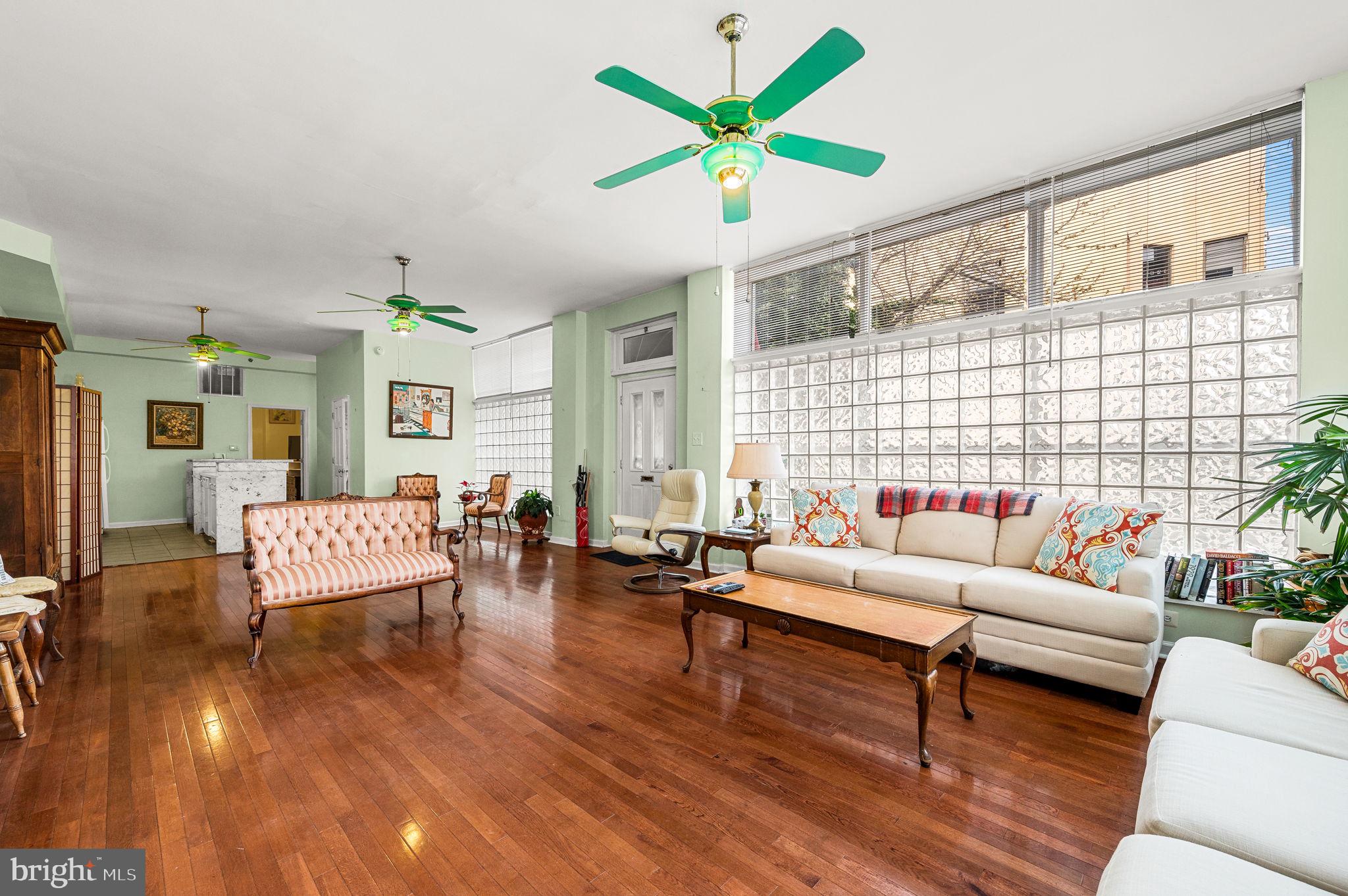 QUEEN VILLAGE - Residential Income