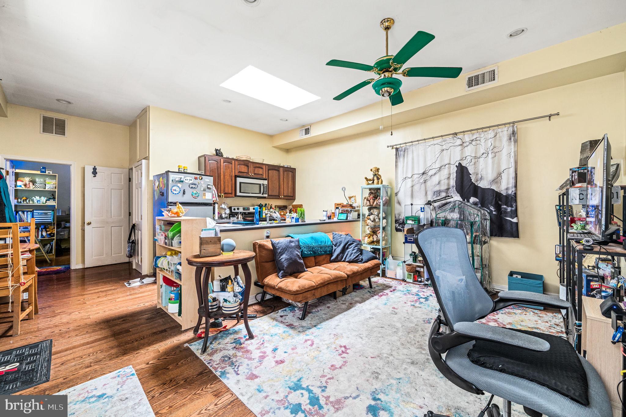 QUEEN VILLAGE - Residential Income