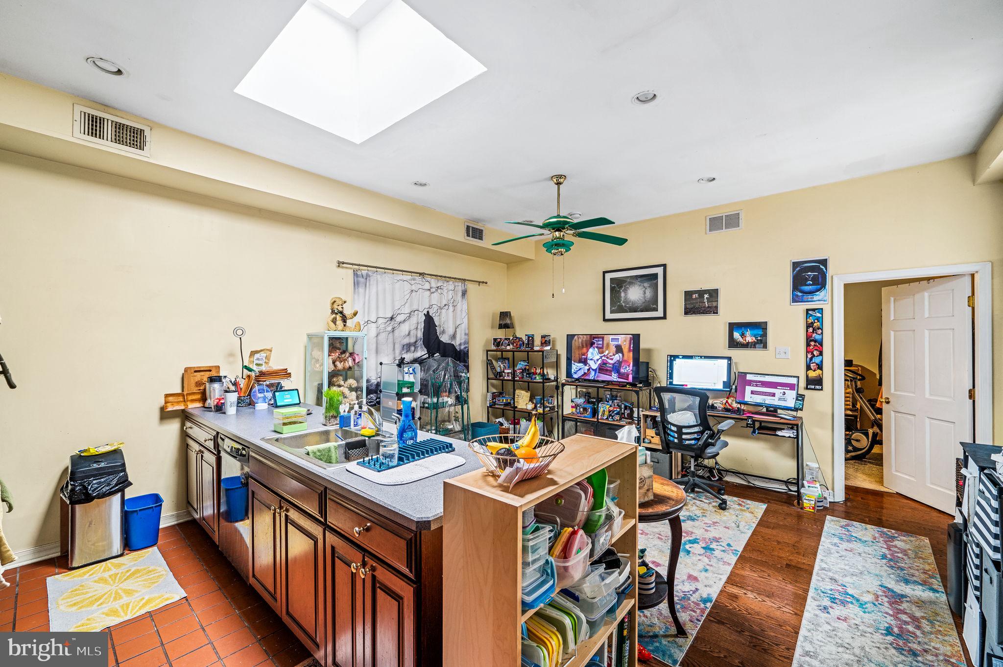 QUEEN VILLAGE - Residential Income