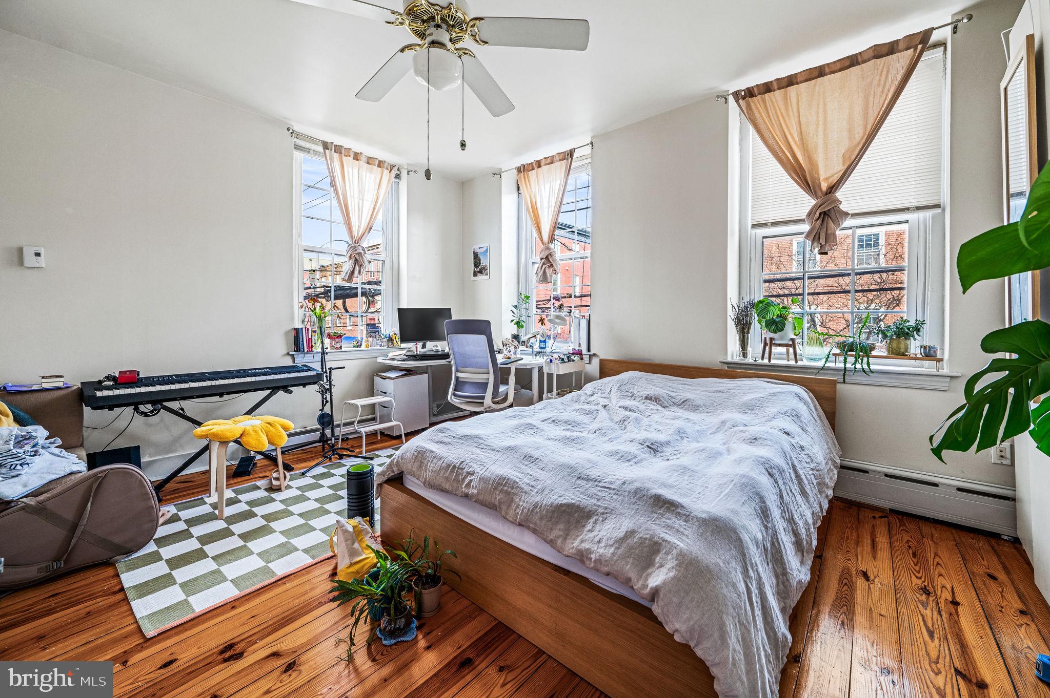 QUEEN VILLAGE - Residential Income