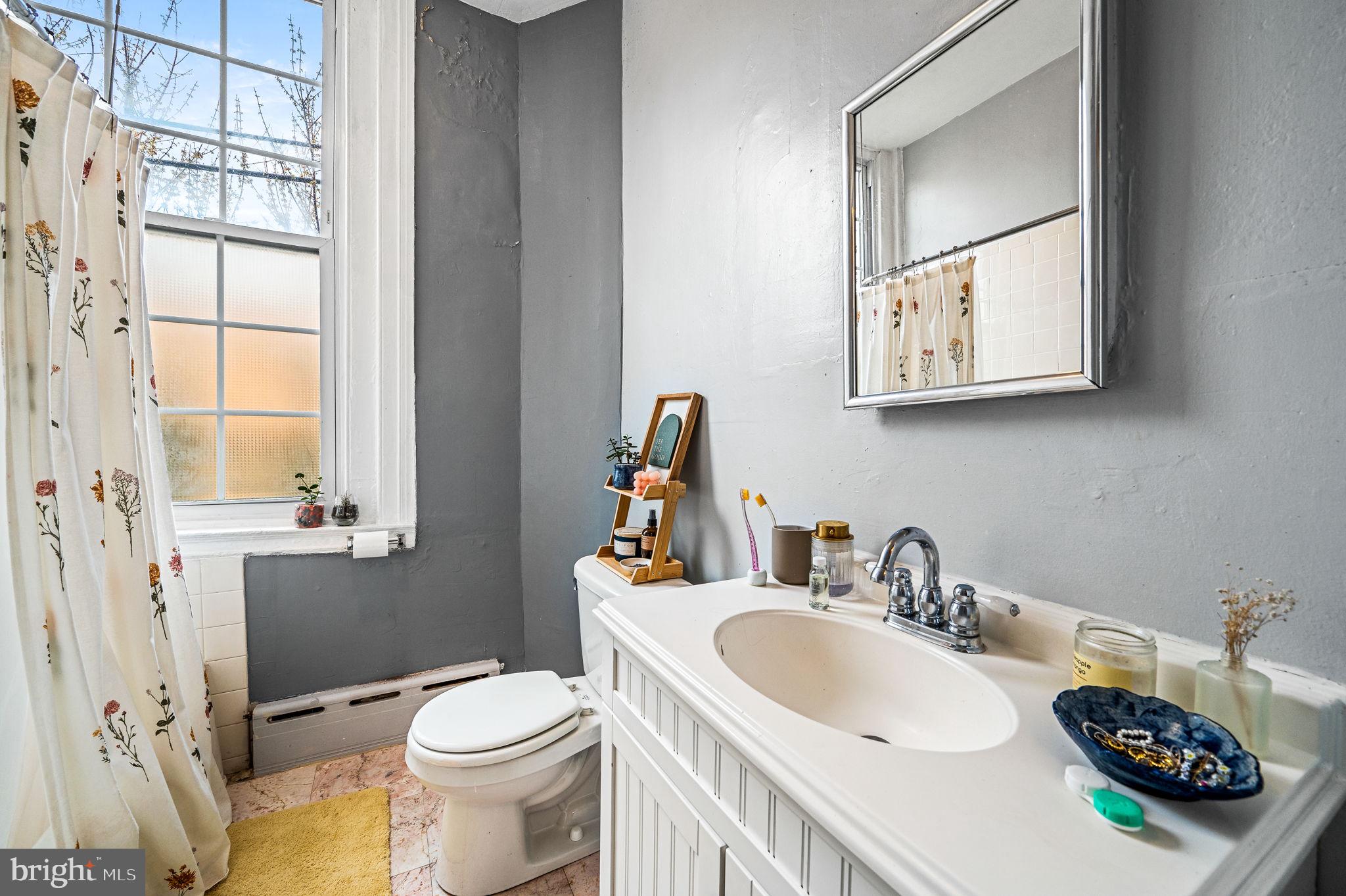 QUEEN VILLAGE - Residential Income