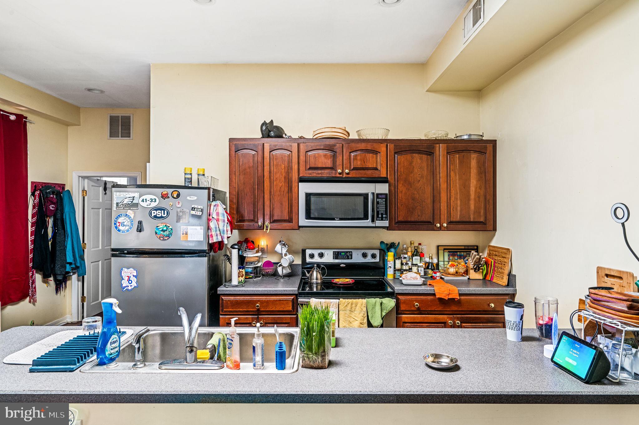 QUEEN VILLAGE - Residential Income