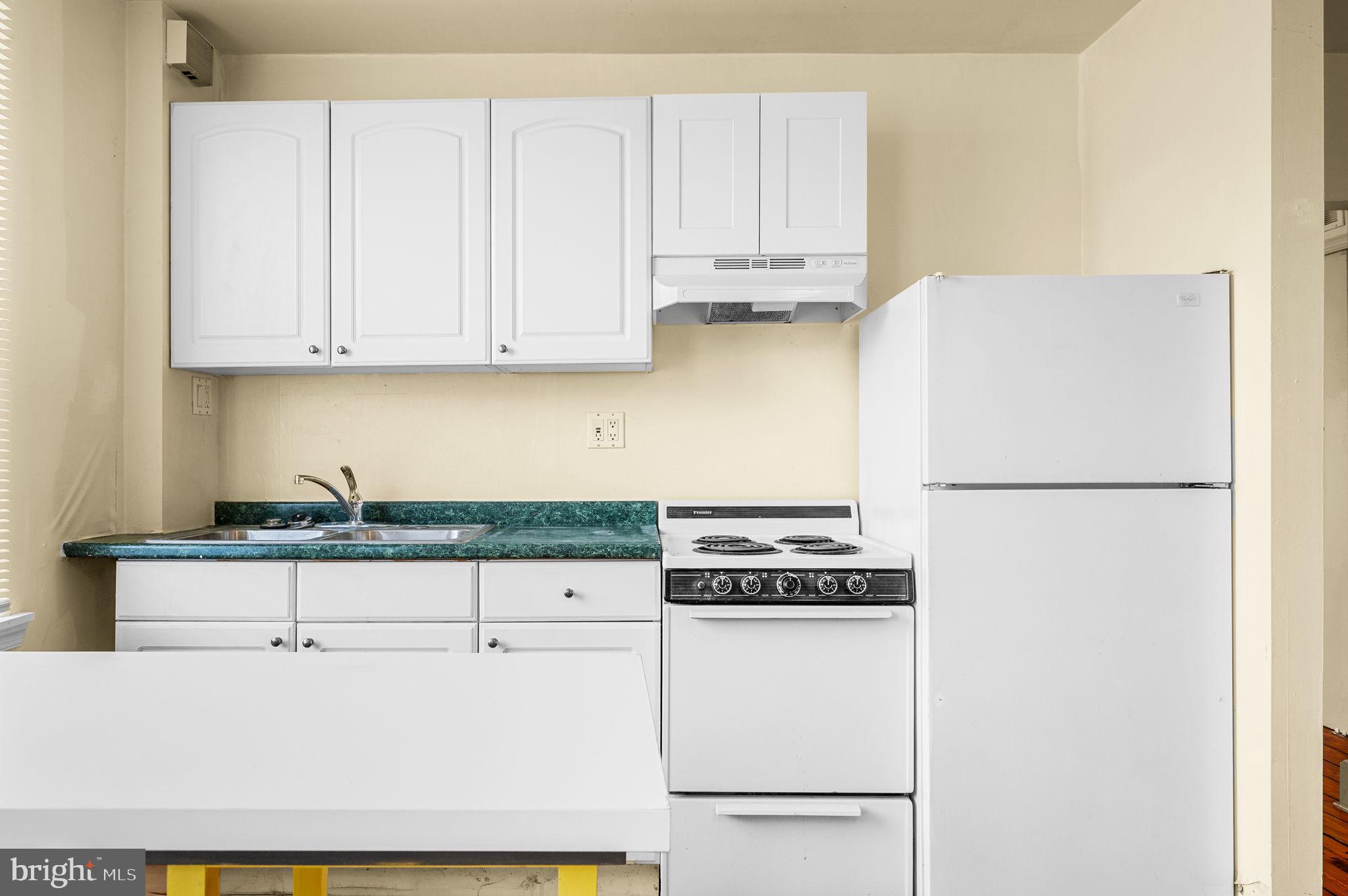 QUEEN VILLAGE - Residential Income