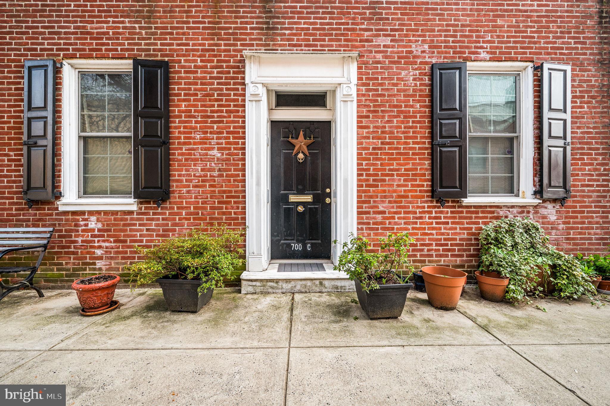 QUEEN VILLAGE - Residential Income