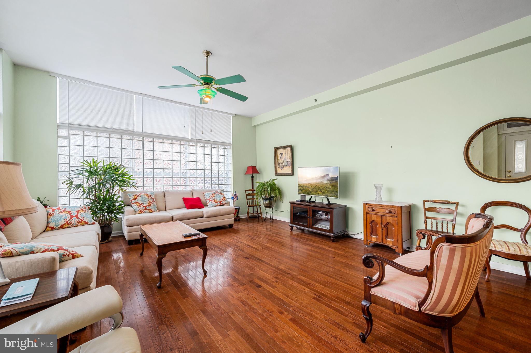 QUEEN VILLAGE - Residential Income