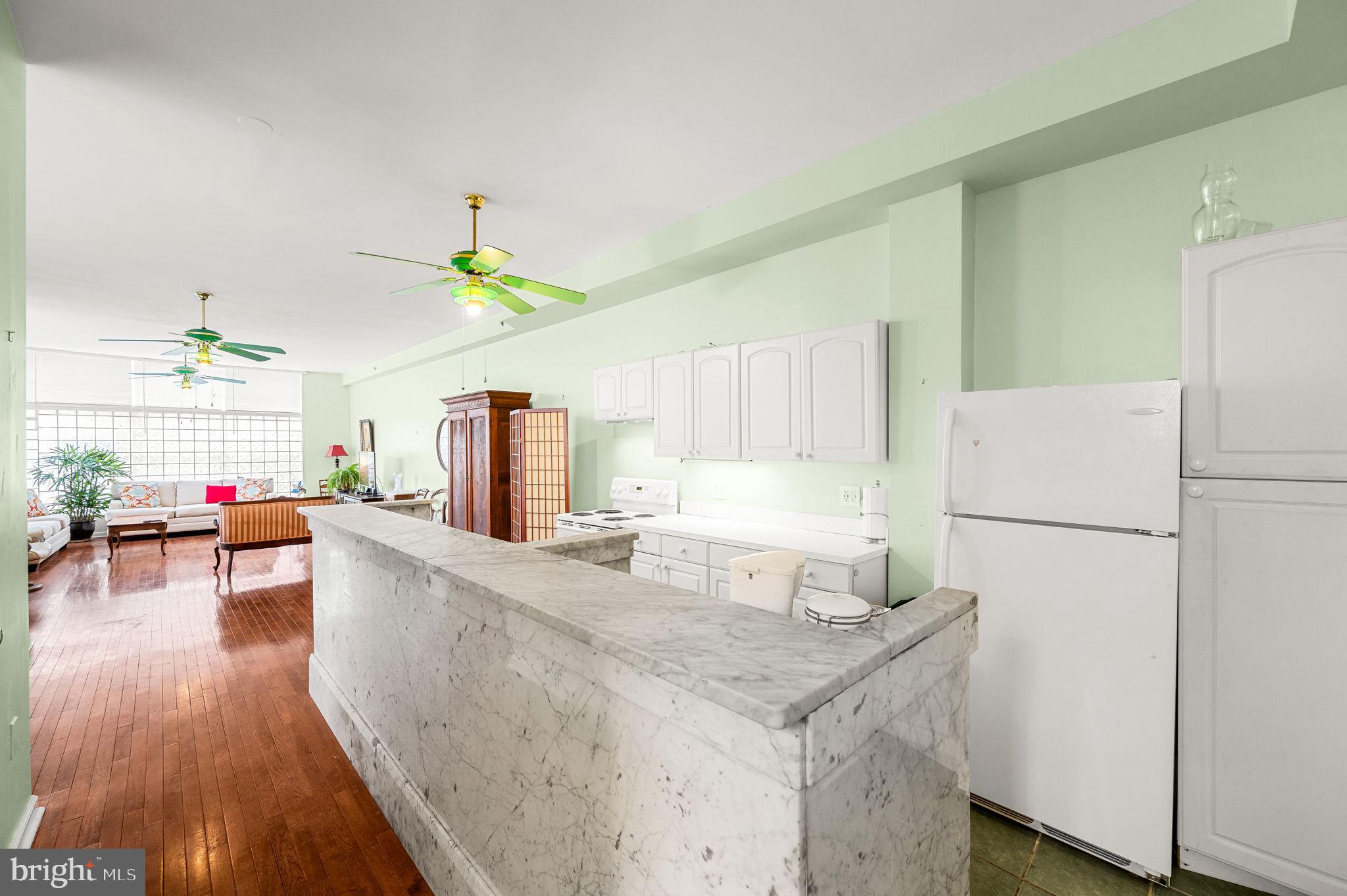 QUEEN VILLAGE - Residential Income