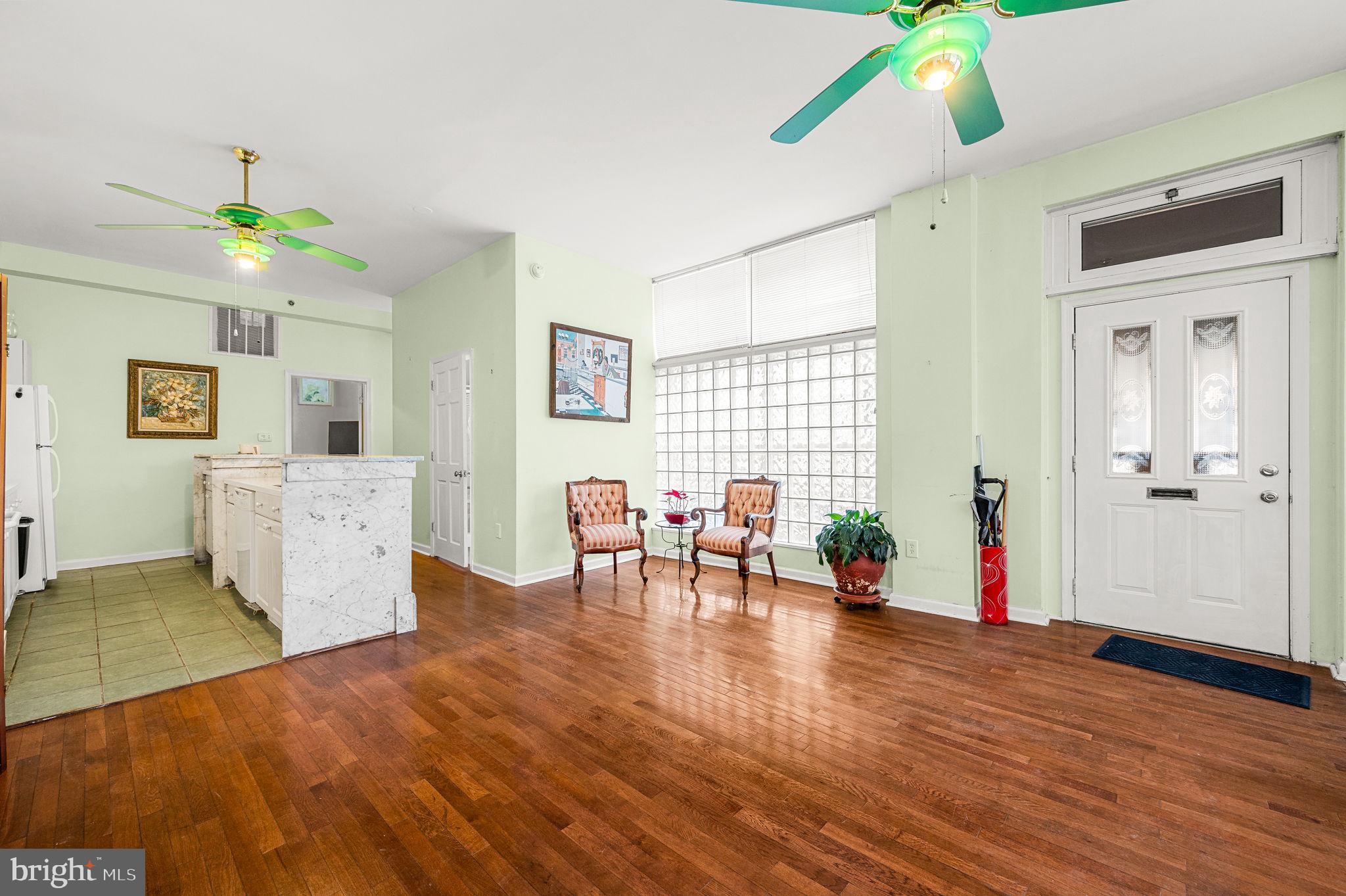 QUEEN VILLAGE - Residential Income