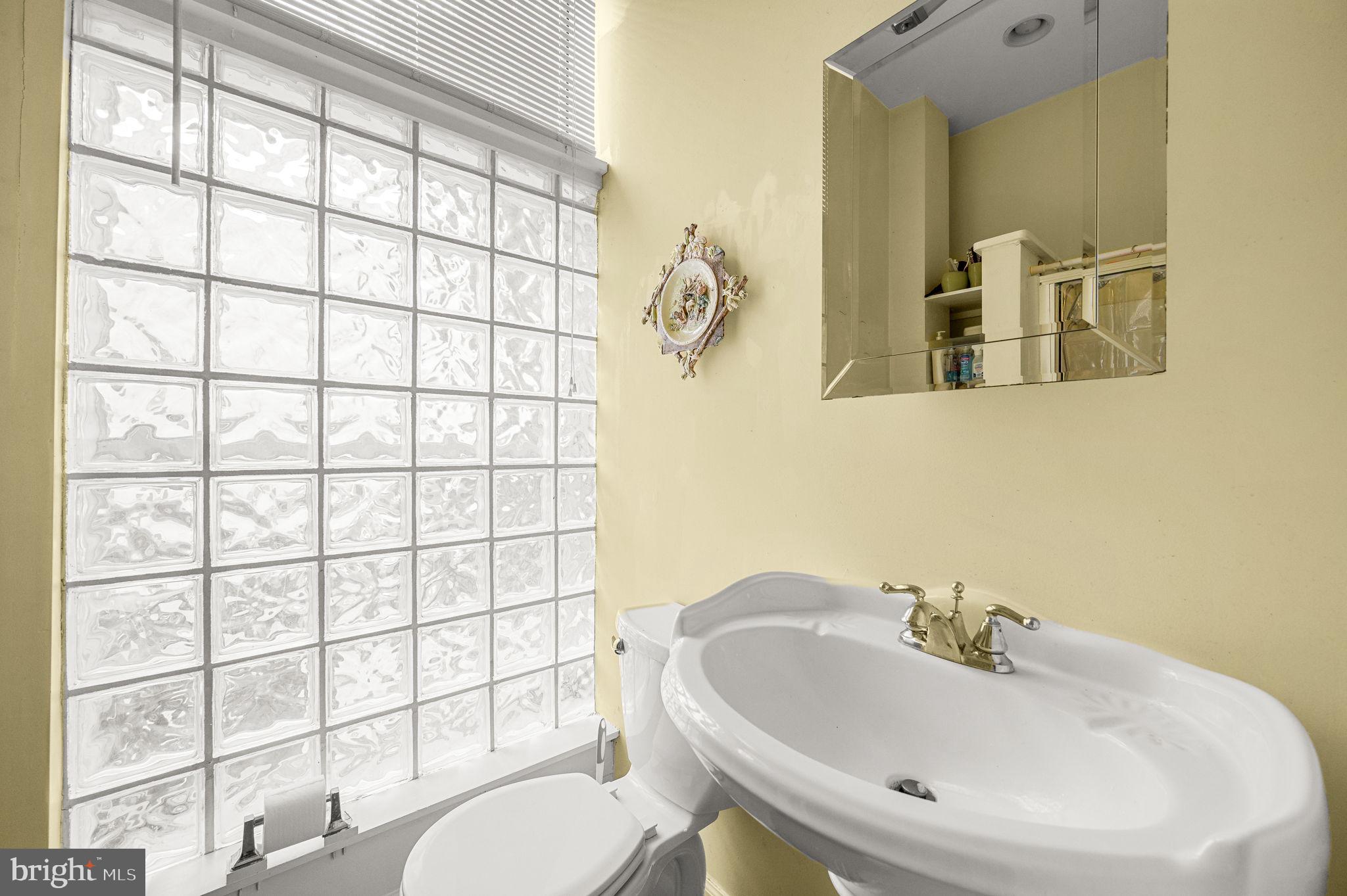 QUEEN VILLAGE - Residential Income