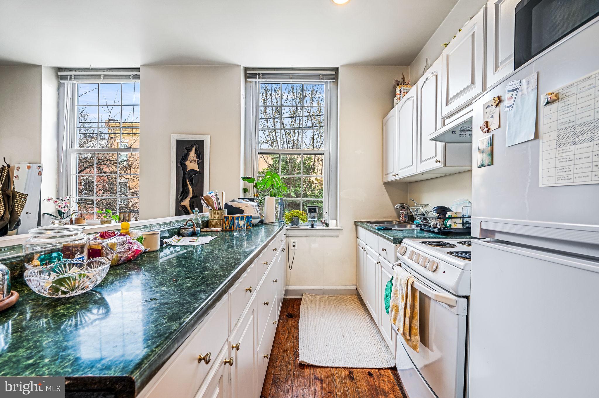 QUEEN VILLAGE - Residential Income