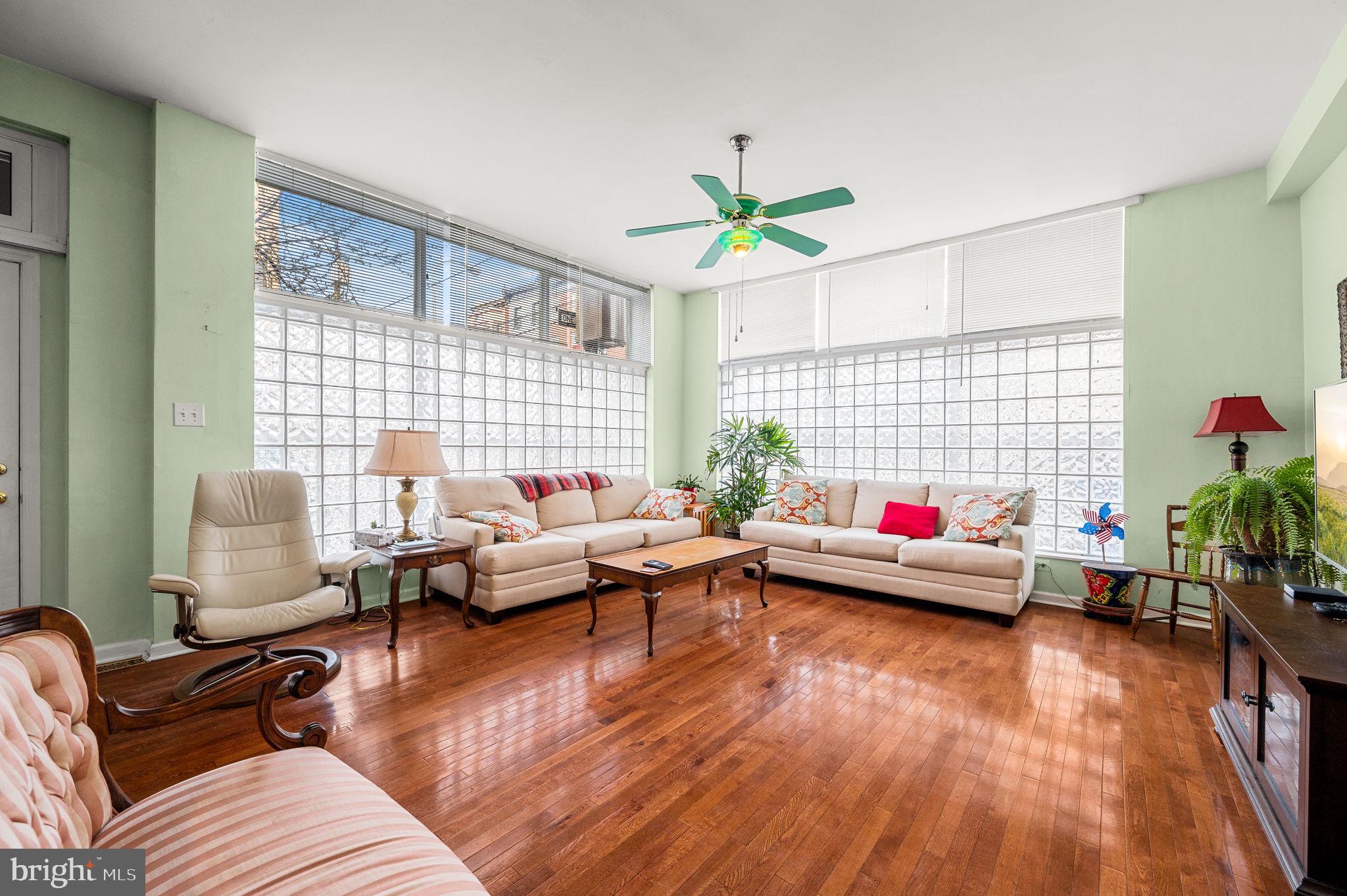 QUEEN VILLAGE - Residential Income