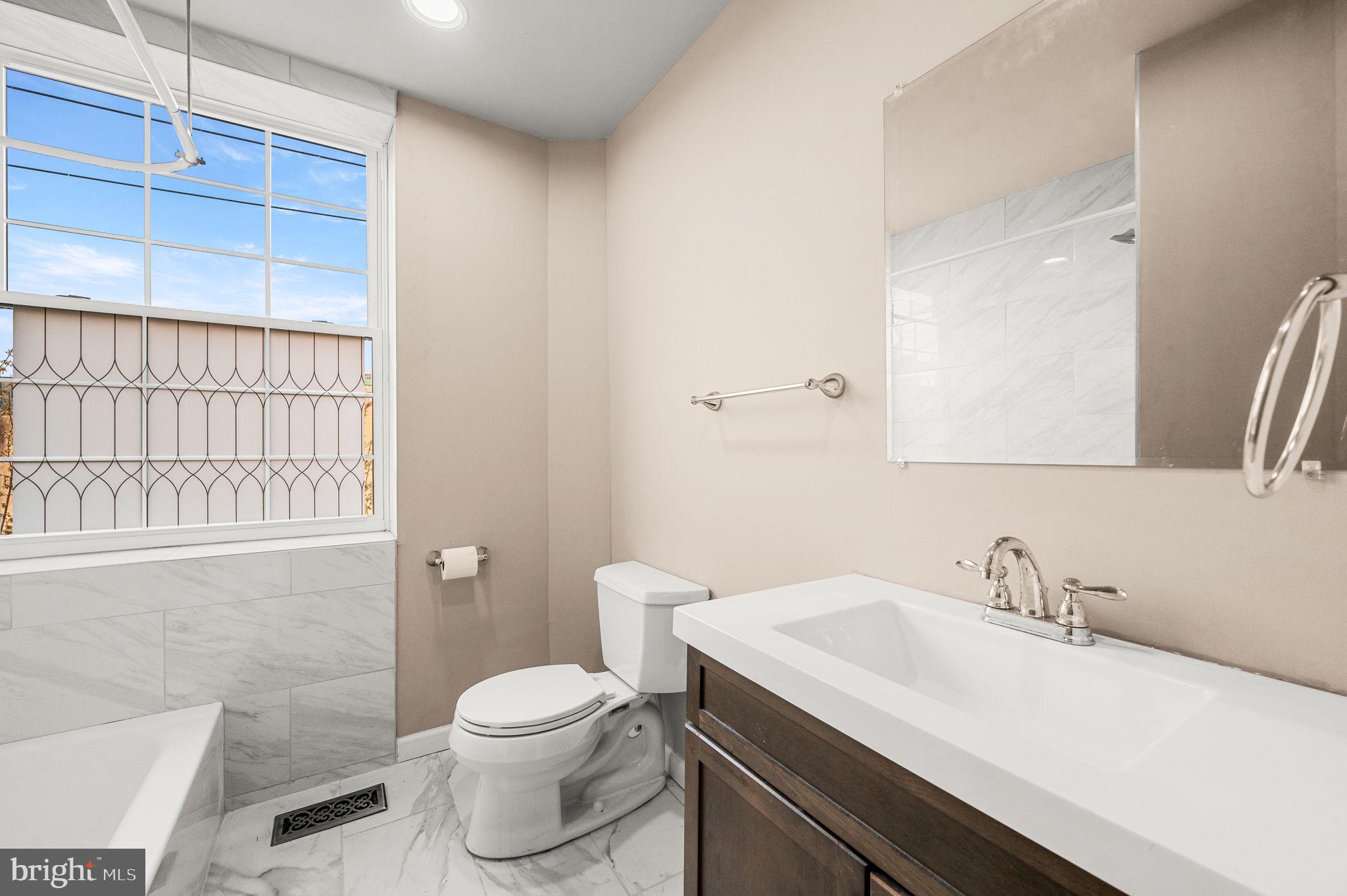 QUEEN VILLAGE - Residential Income