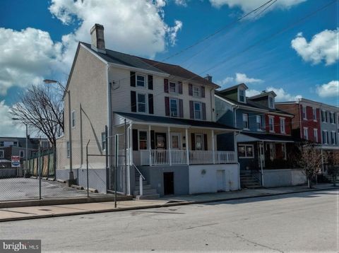 Townhouse For Sale - 328 Church Street<br/> PHOENIXVILLE, PA 19460