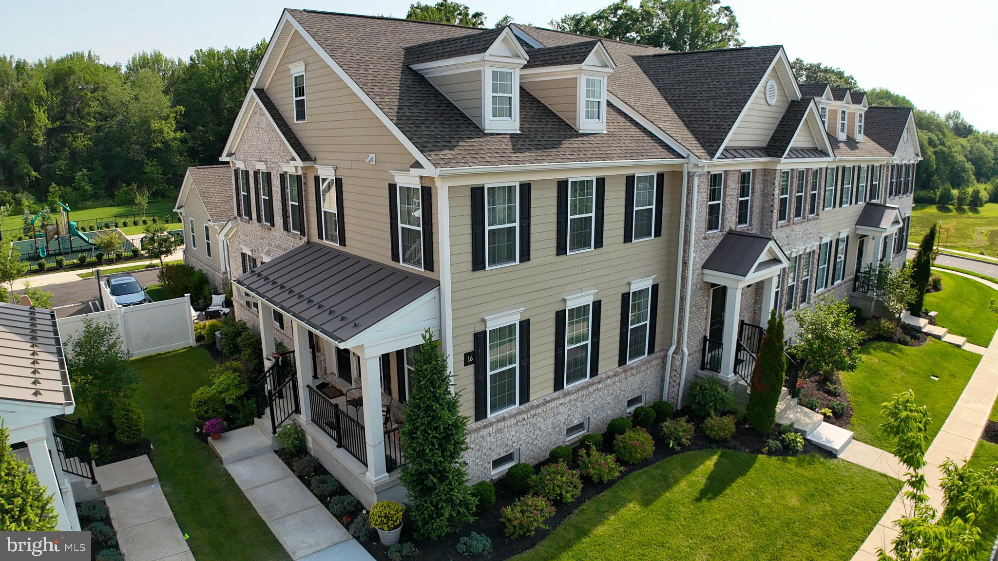 THE ENCLAVE - Residential