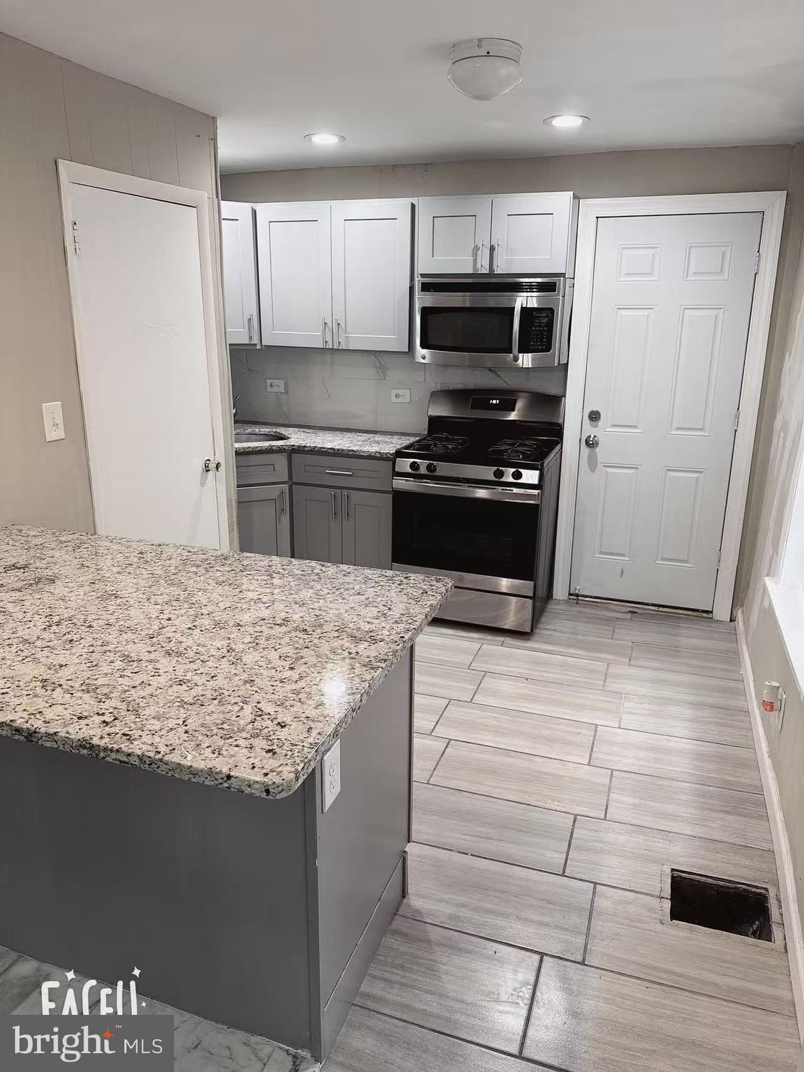 UNIVERSITY CITY - Residential