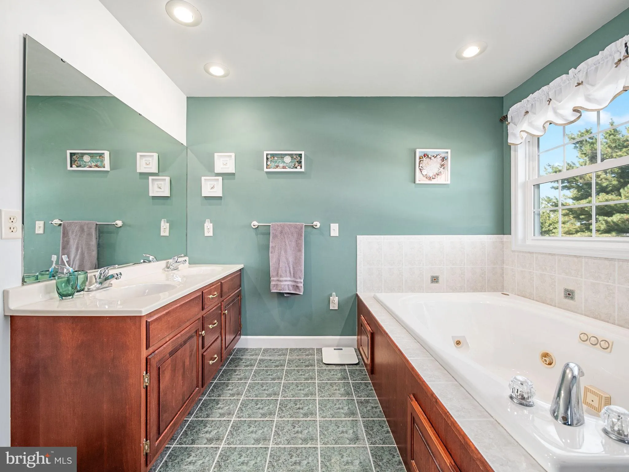 Blandon, Pennsylvania 19510, United States, 4 Bedrooms Bedrooms, ,3 BathroomsBathrooms,Residential,Pending,214512