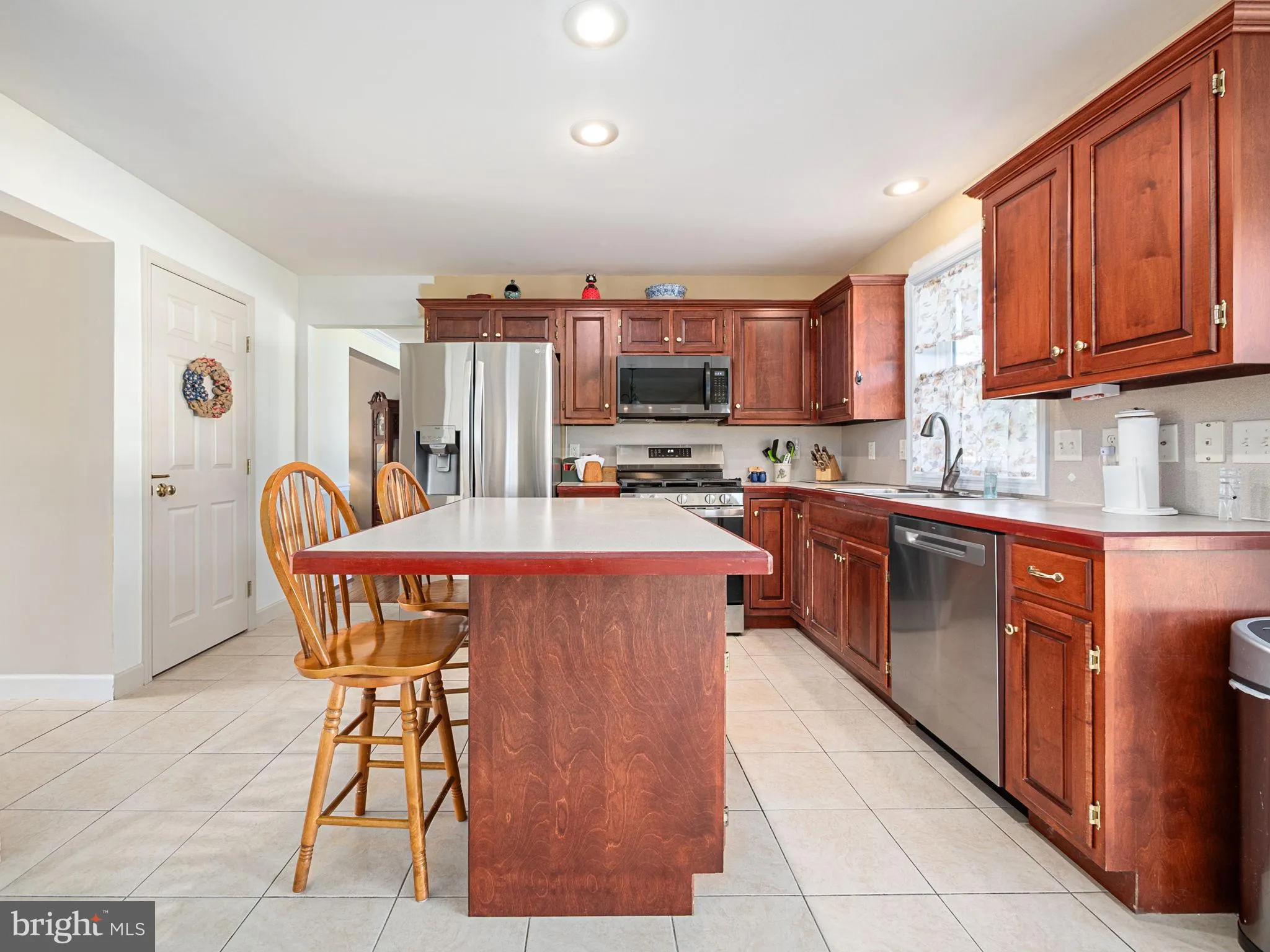 Blandon, Pennsylvania 19510, United States, 4 Bedrooms Bedrooms, ,3 BathroomsBathrooms,Residential,Pending,214512