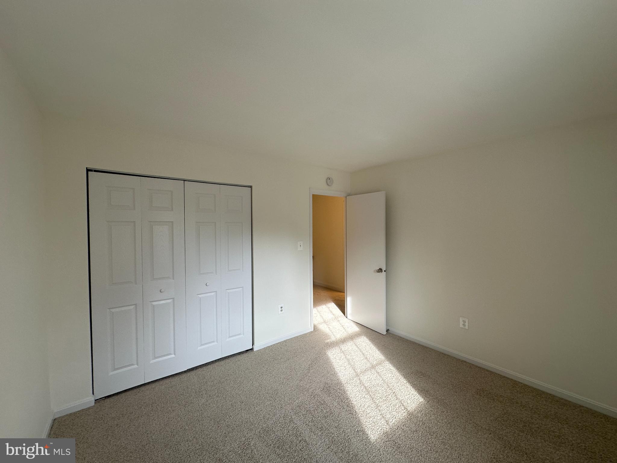 COUNTRY CREEK - Residential Lease