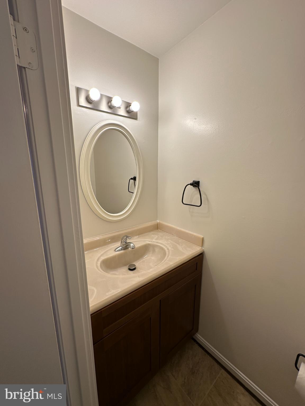 COUNTRY CREEK - Residential Lease