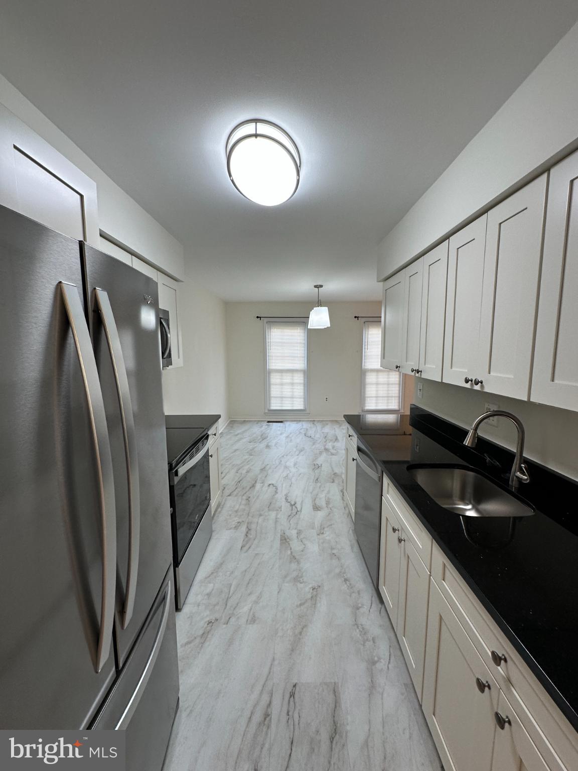 COUNTRY CREEK - Residential Lease