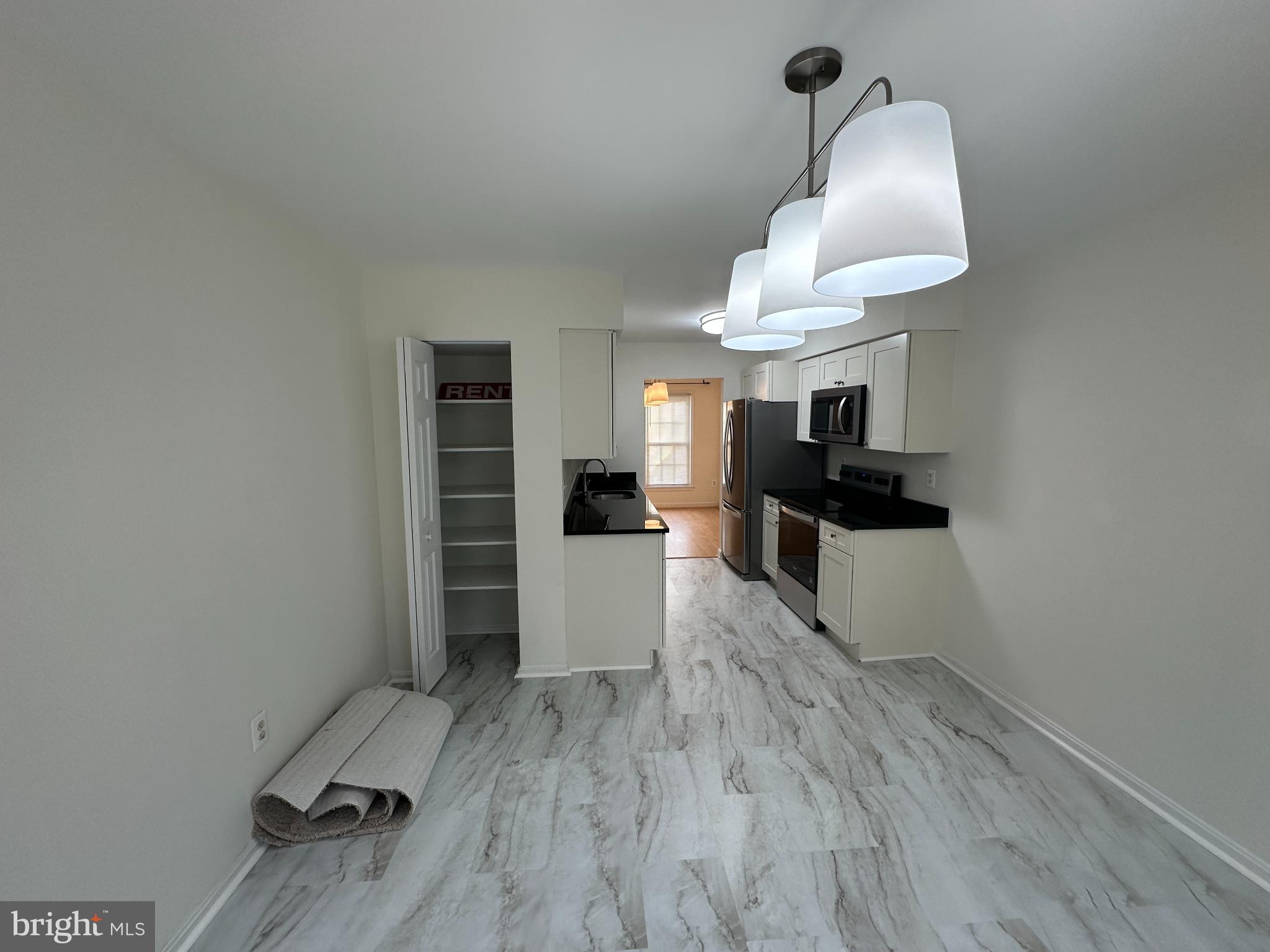 COUNTRY CREEK - Residential Lease