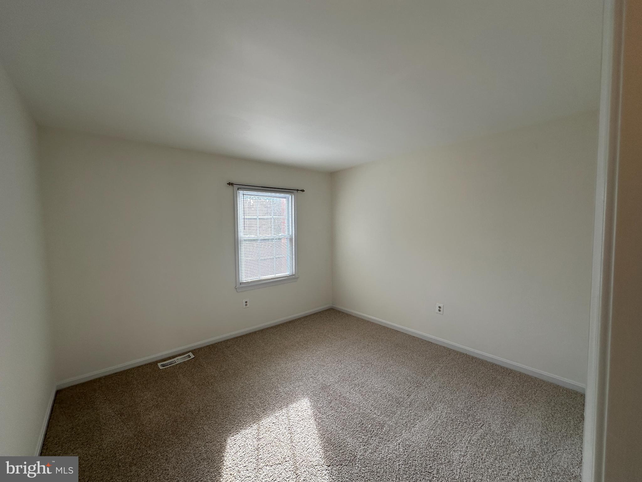 COUNTRY CREEK - Residential Lease