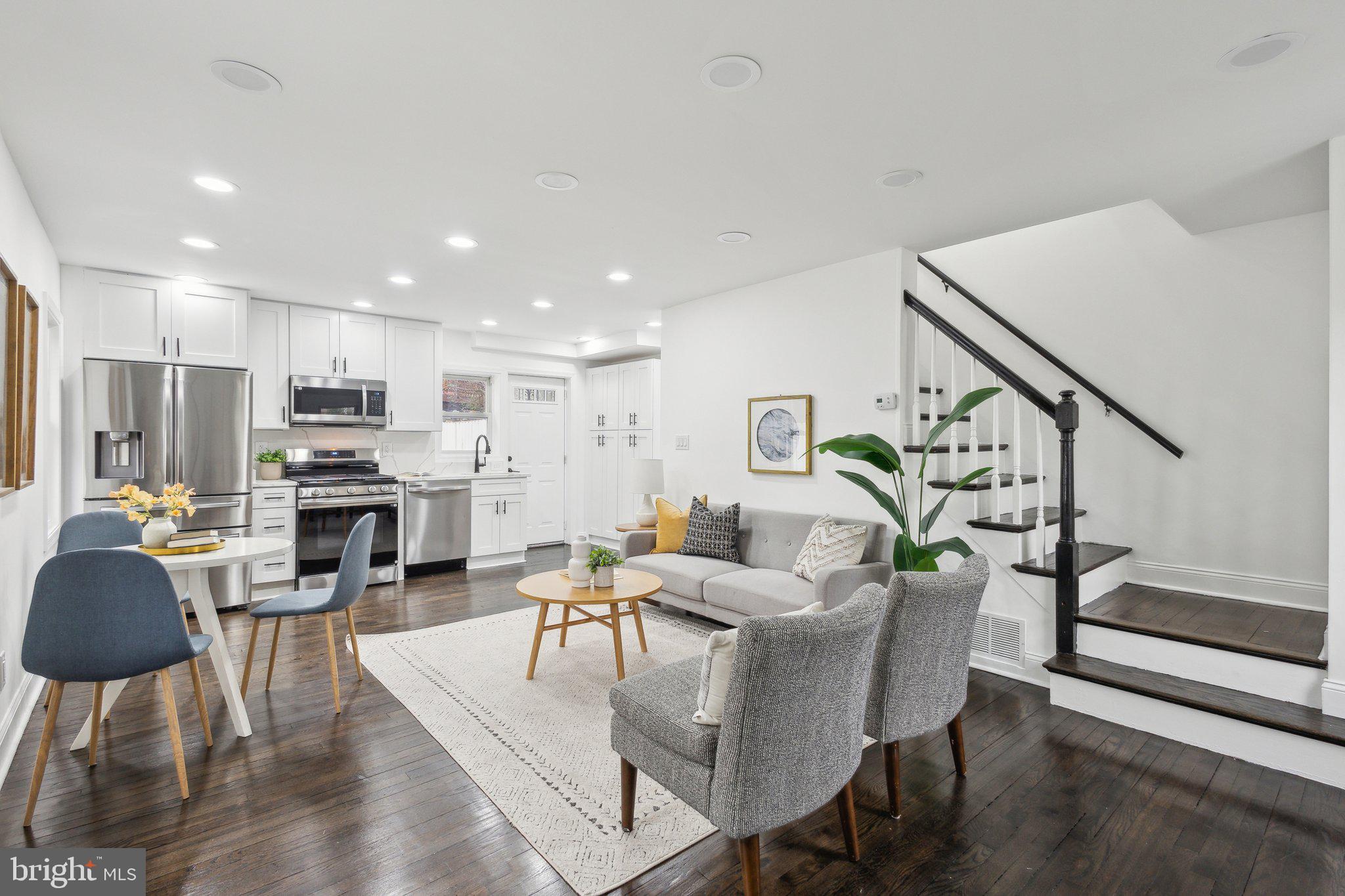 2215 FARRINGTON AVENUE