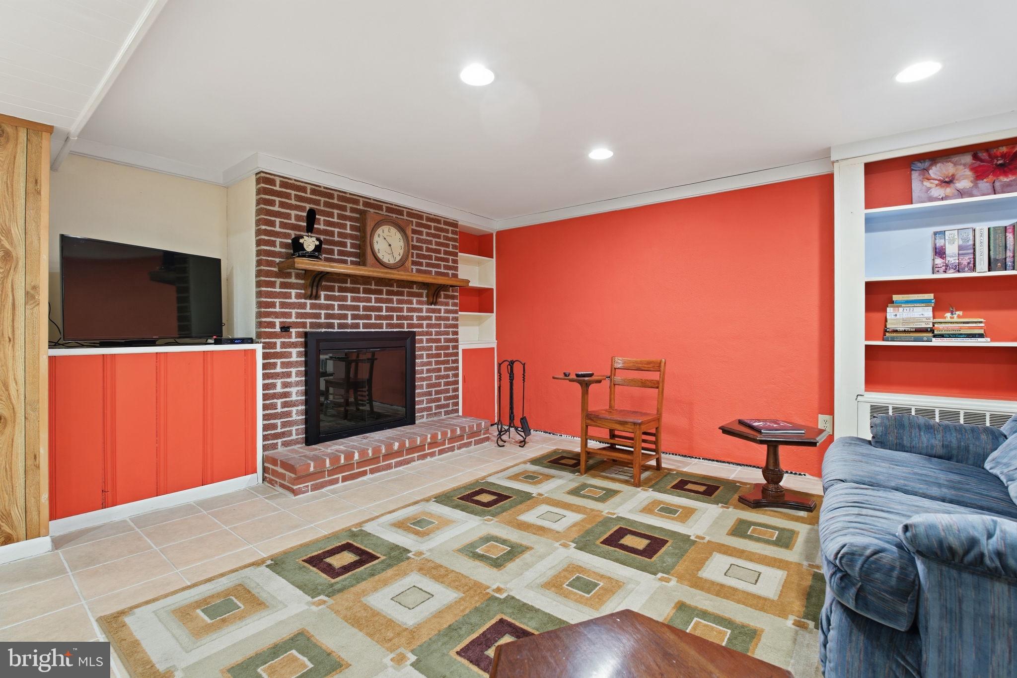 CHAPEL HILLS - Residential