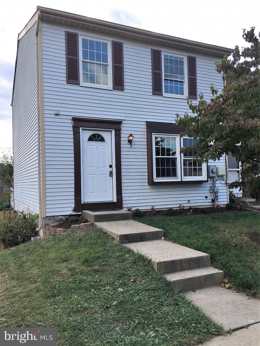 Great end unit 3 bedroom 2.5 bath townhome in Damascus Valley Park. New carpet and paint throughout. Hardwood in the living room. Great open floorplan. Bonus room, full bath and rec room in the lower walk out level. Large deck and fenced backyard. 2 assigned parking spaces, nicely landscaped yard and right next to the playground.