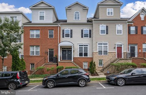 Townhouse For Sale - 8005 Homefield Drive<br/> Prince Georges County, LANDOVER, MD 20785