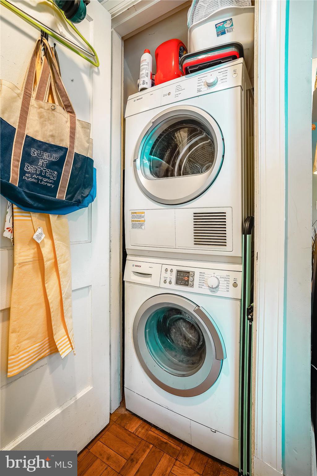 ARLINGTON VILLAGE COURTYARD - Residential